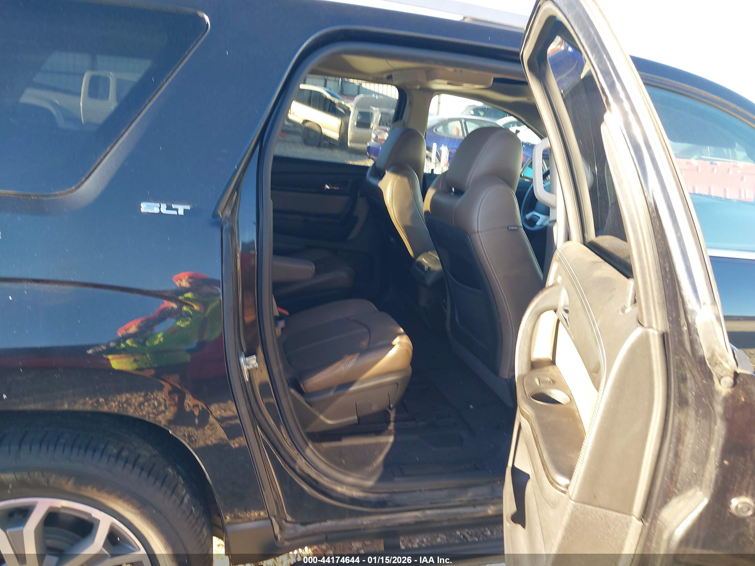 GMC ACADIA image 8