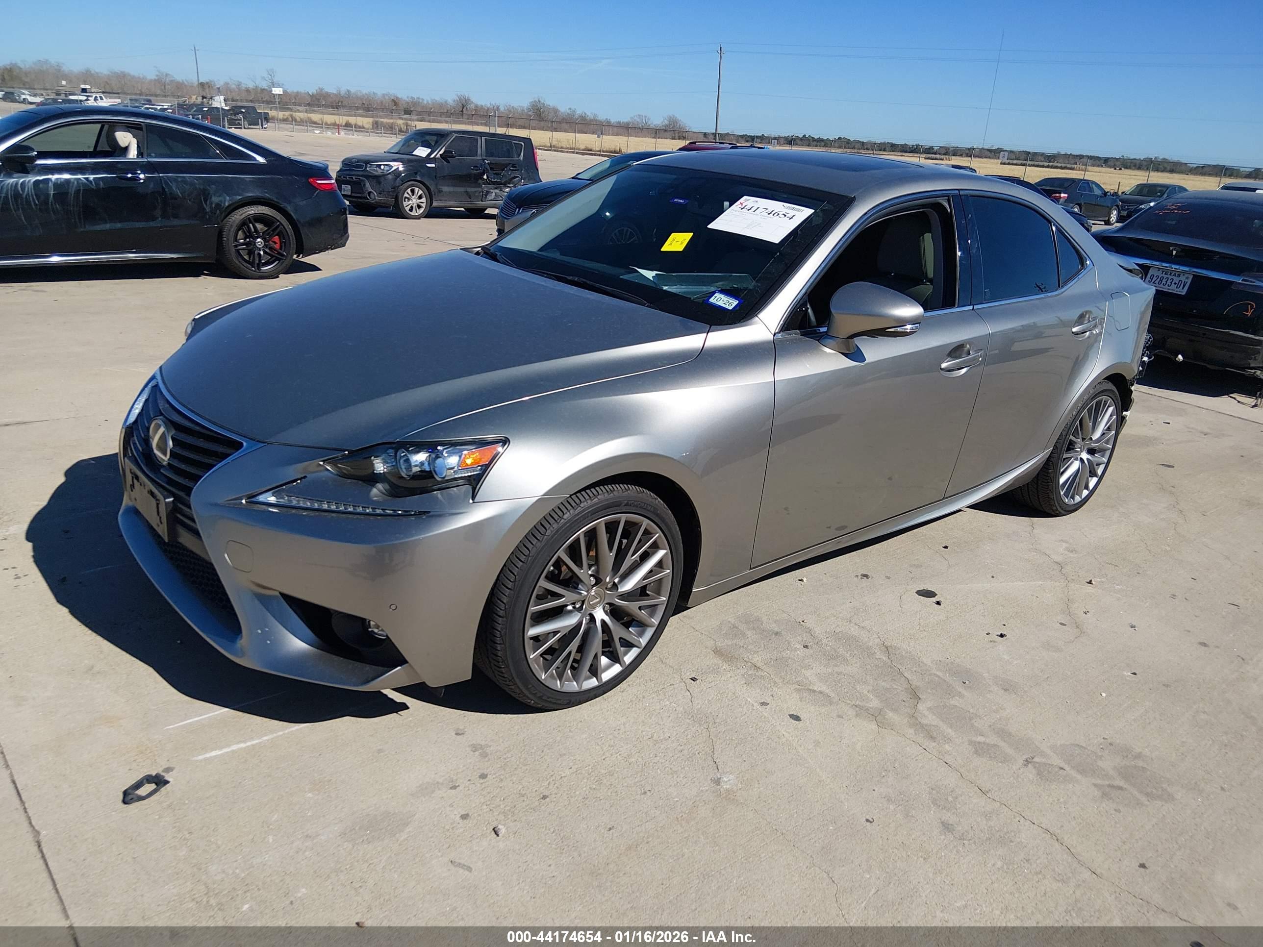 LEXUS IS image 2