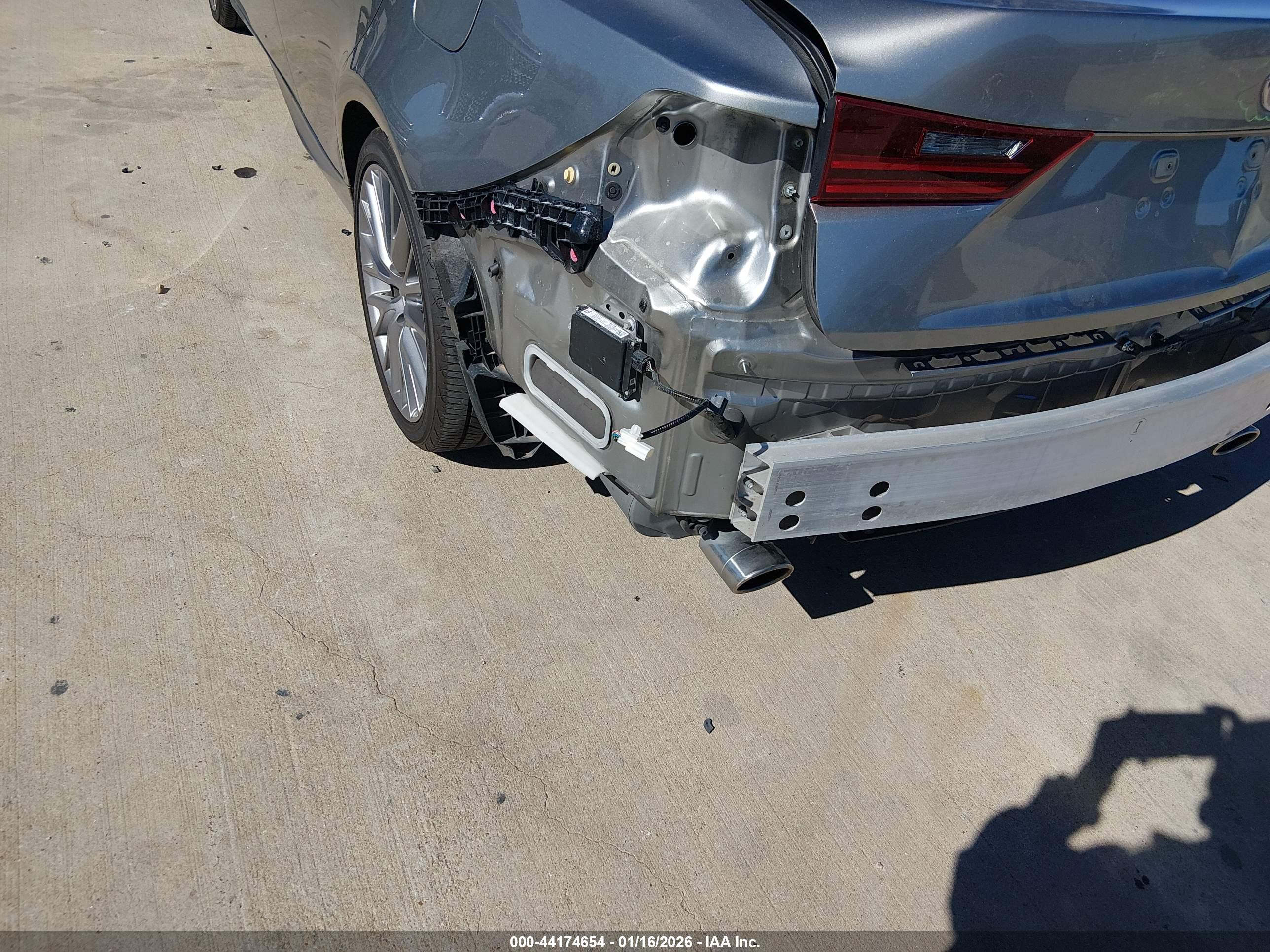 LEXUS IS image 6