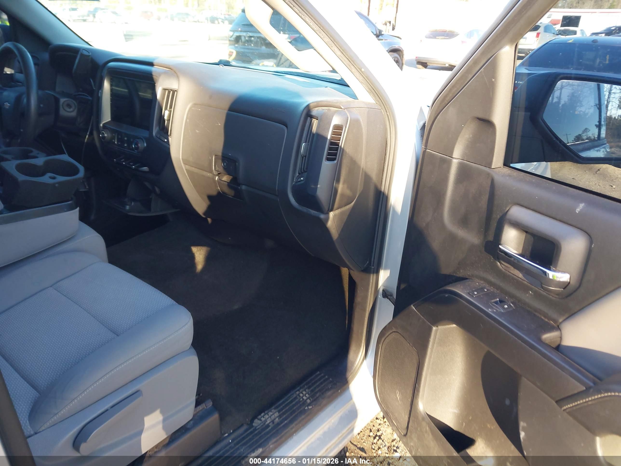 CHEVROLET SILVERADO image 5