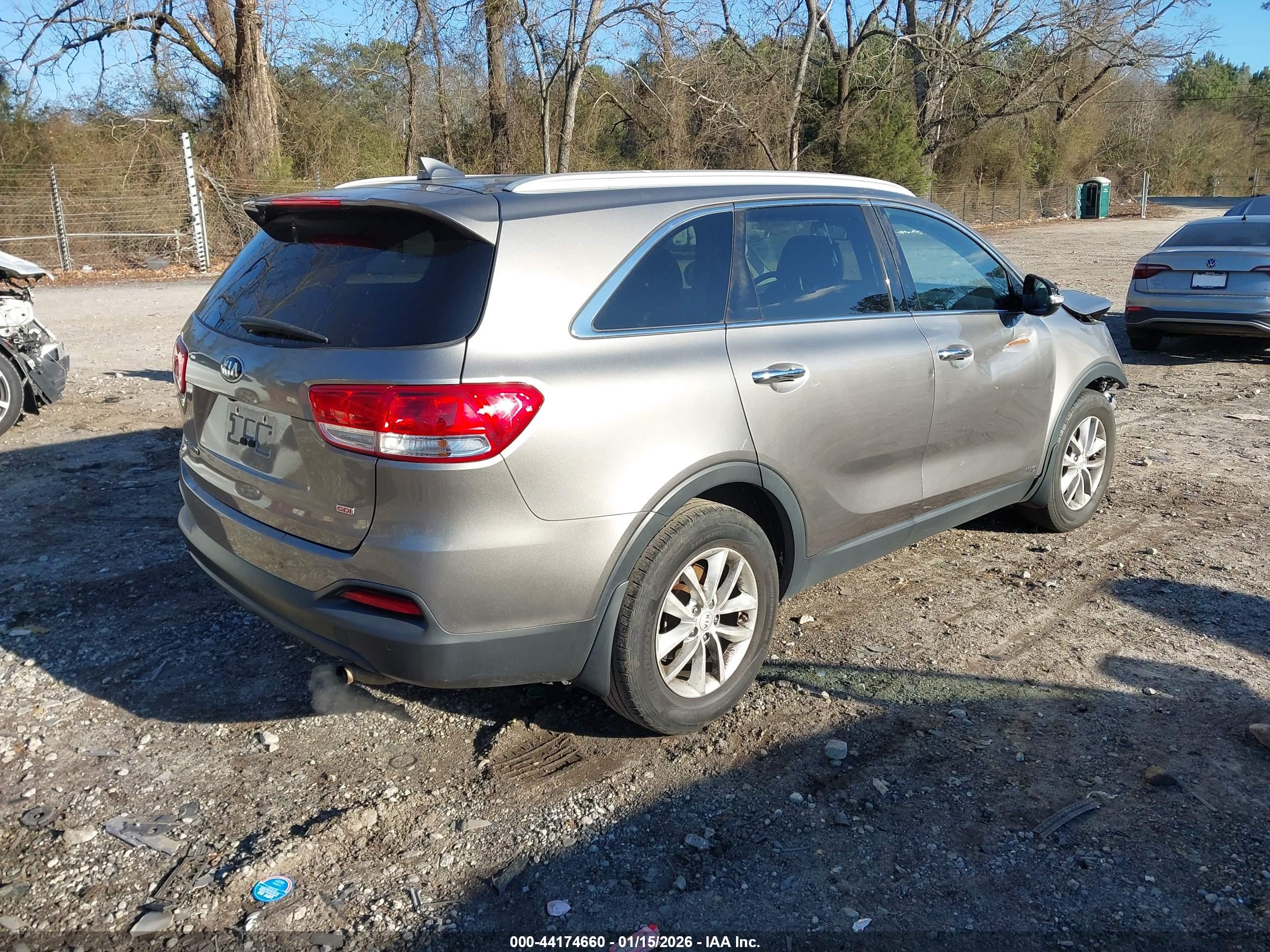 KIA SORENTO image 4