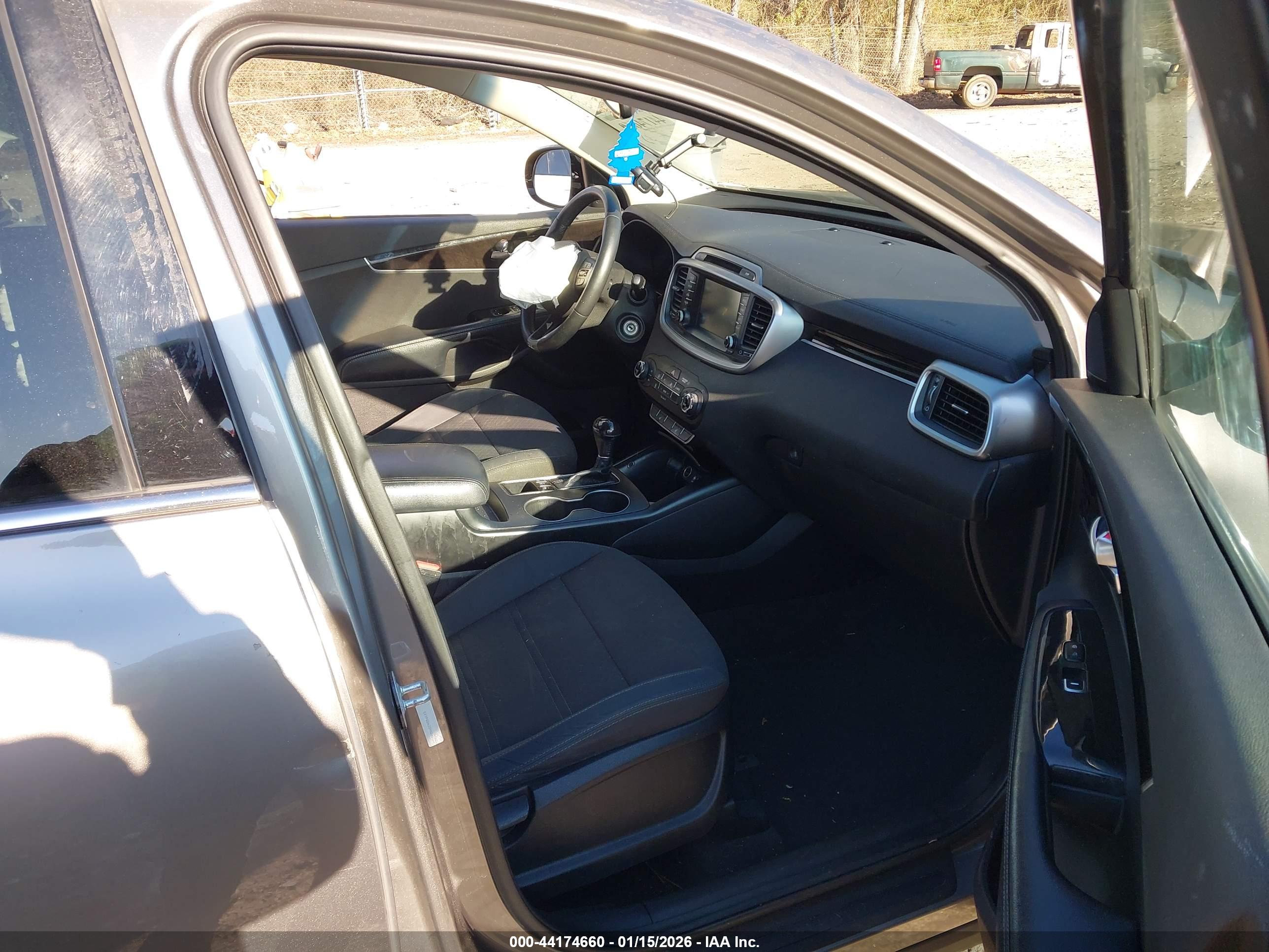 KIA SORENTO image 5