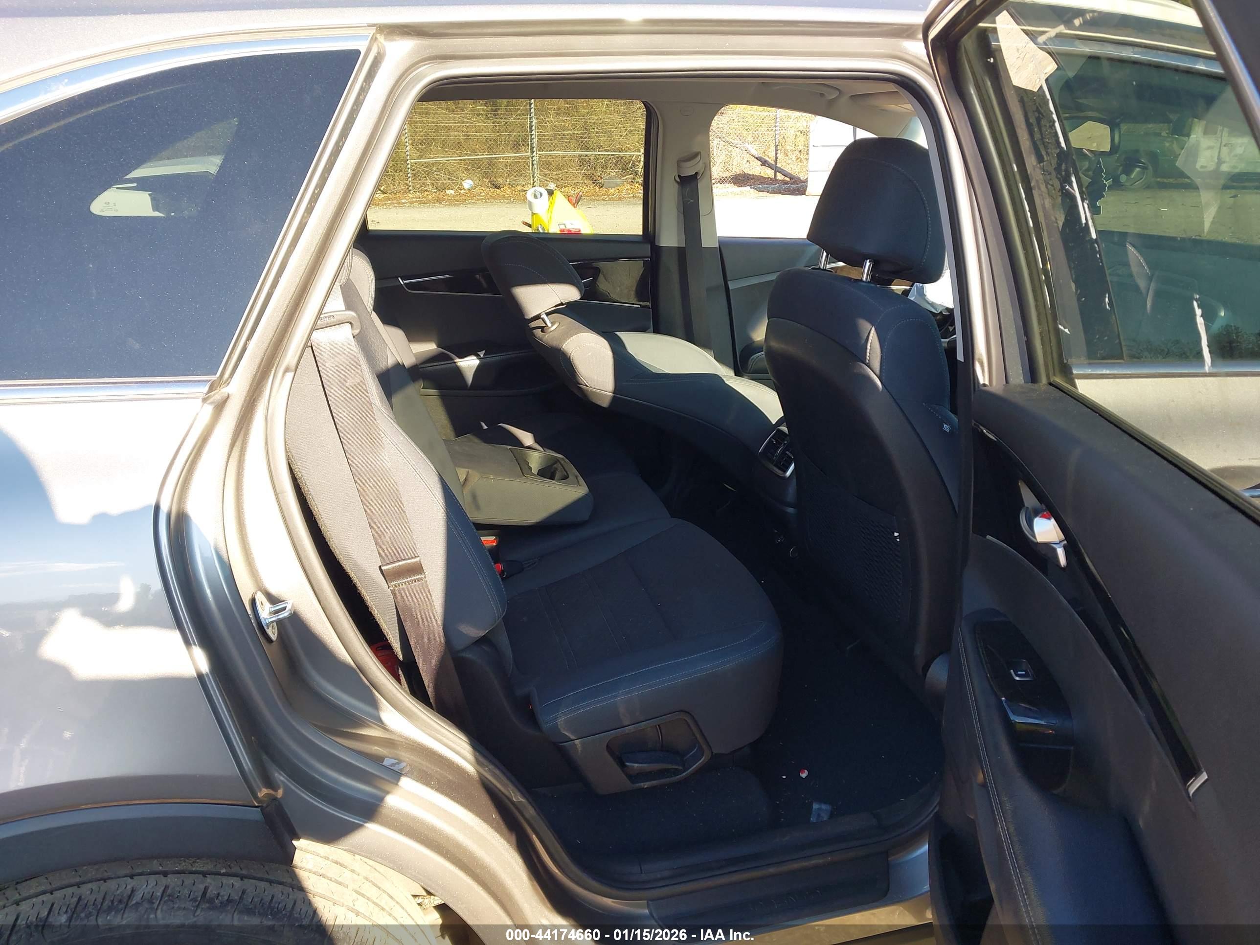 KIA SORENTO image 8