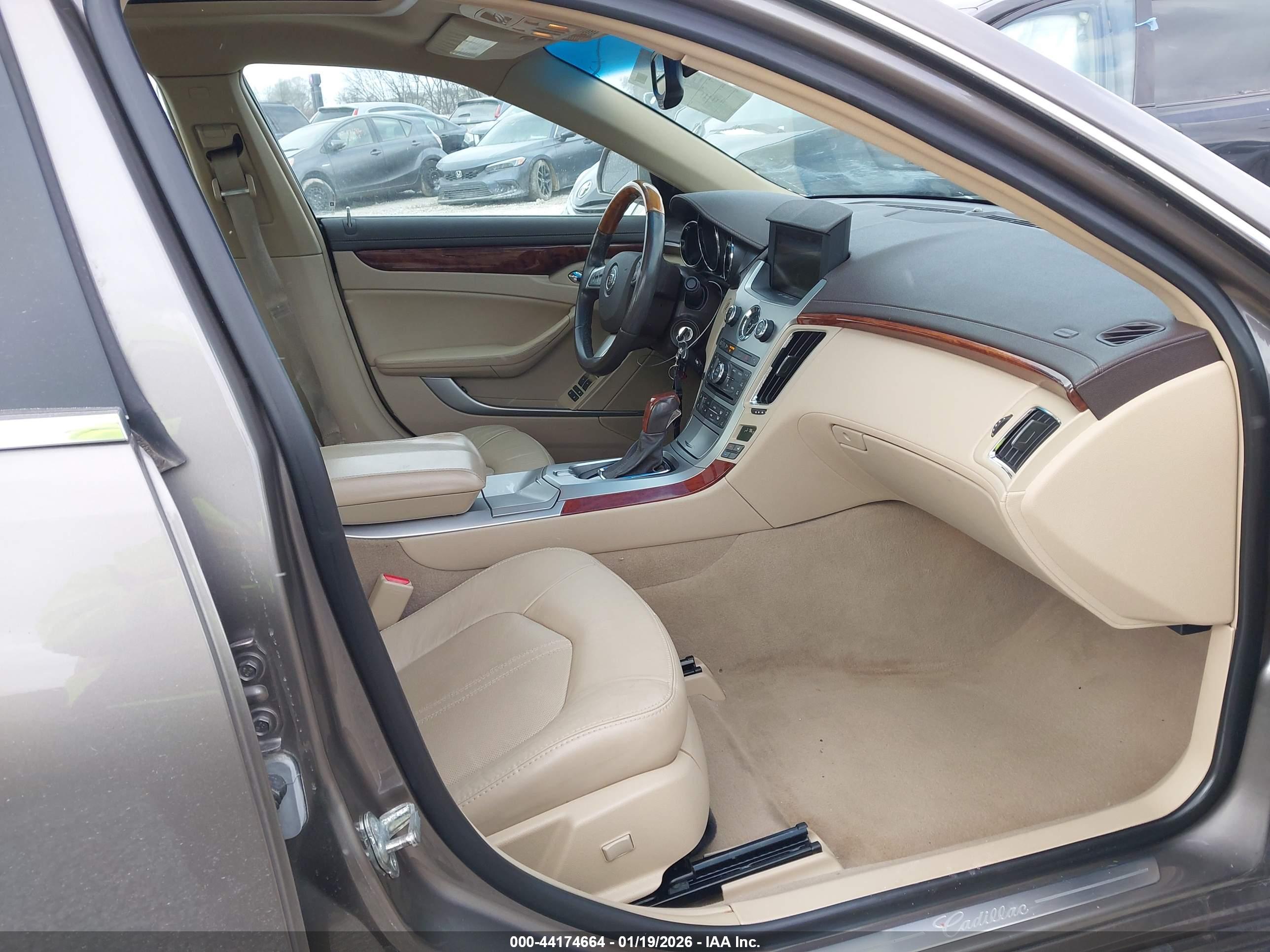 CADILLAC CTS image 5