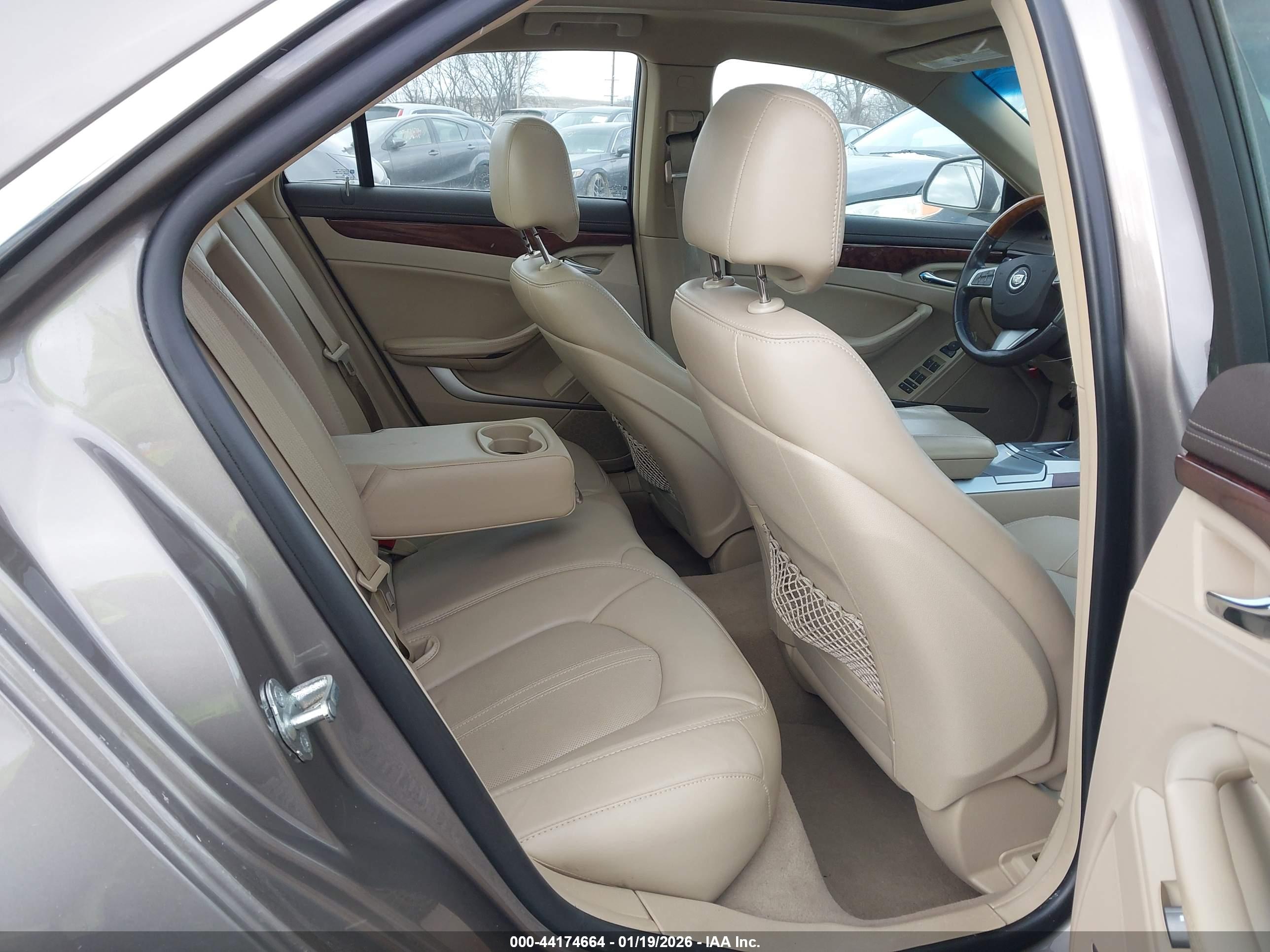 CADILLAC CTS image 8