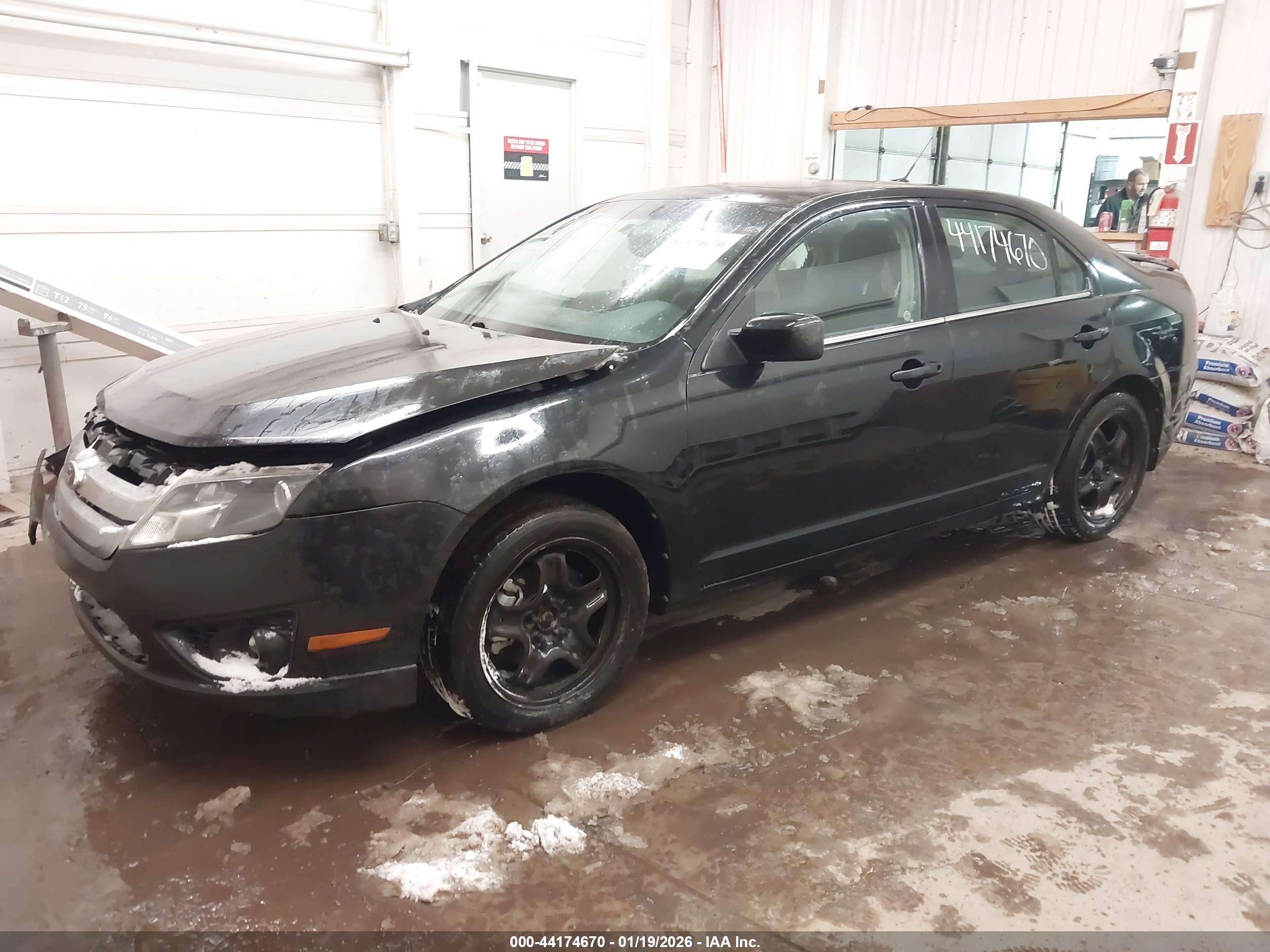 FORD FUSION image 2