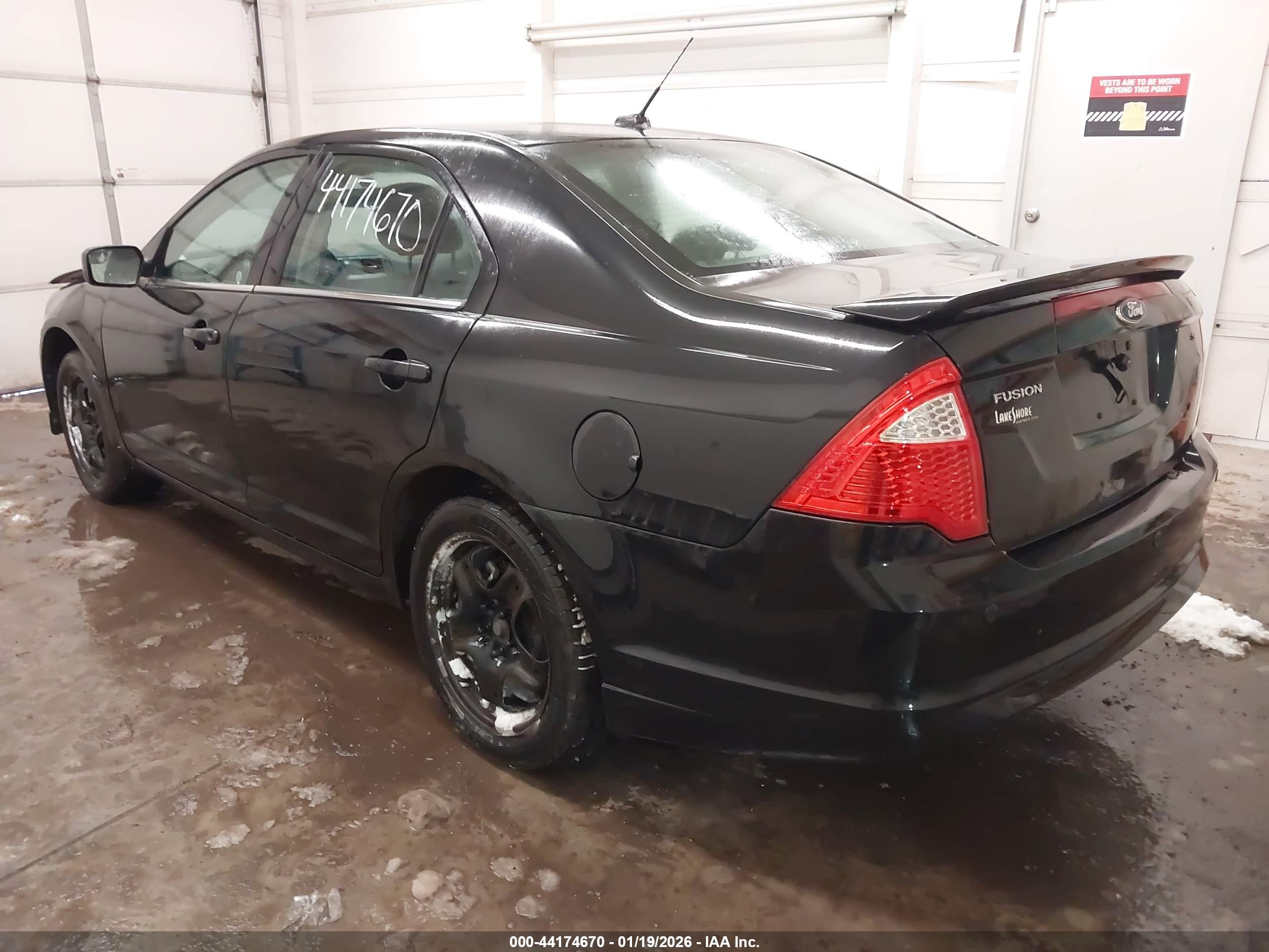 FORD FUSION image 3