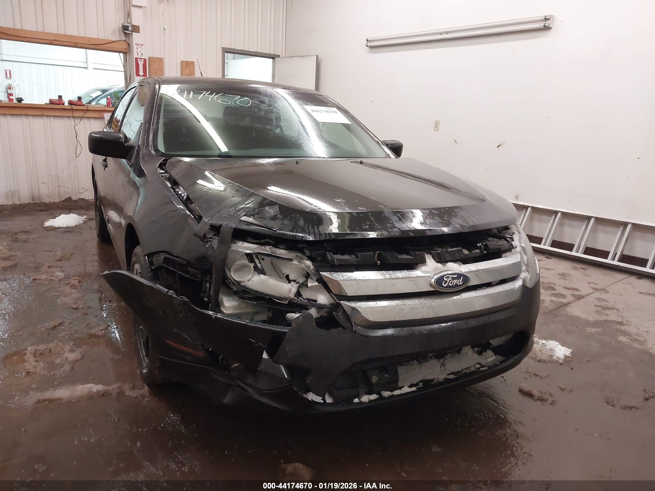 FORD FUSION image 6