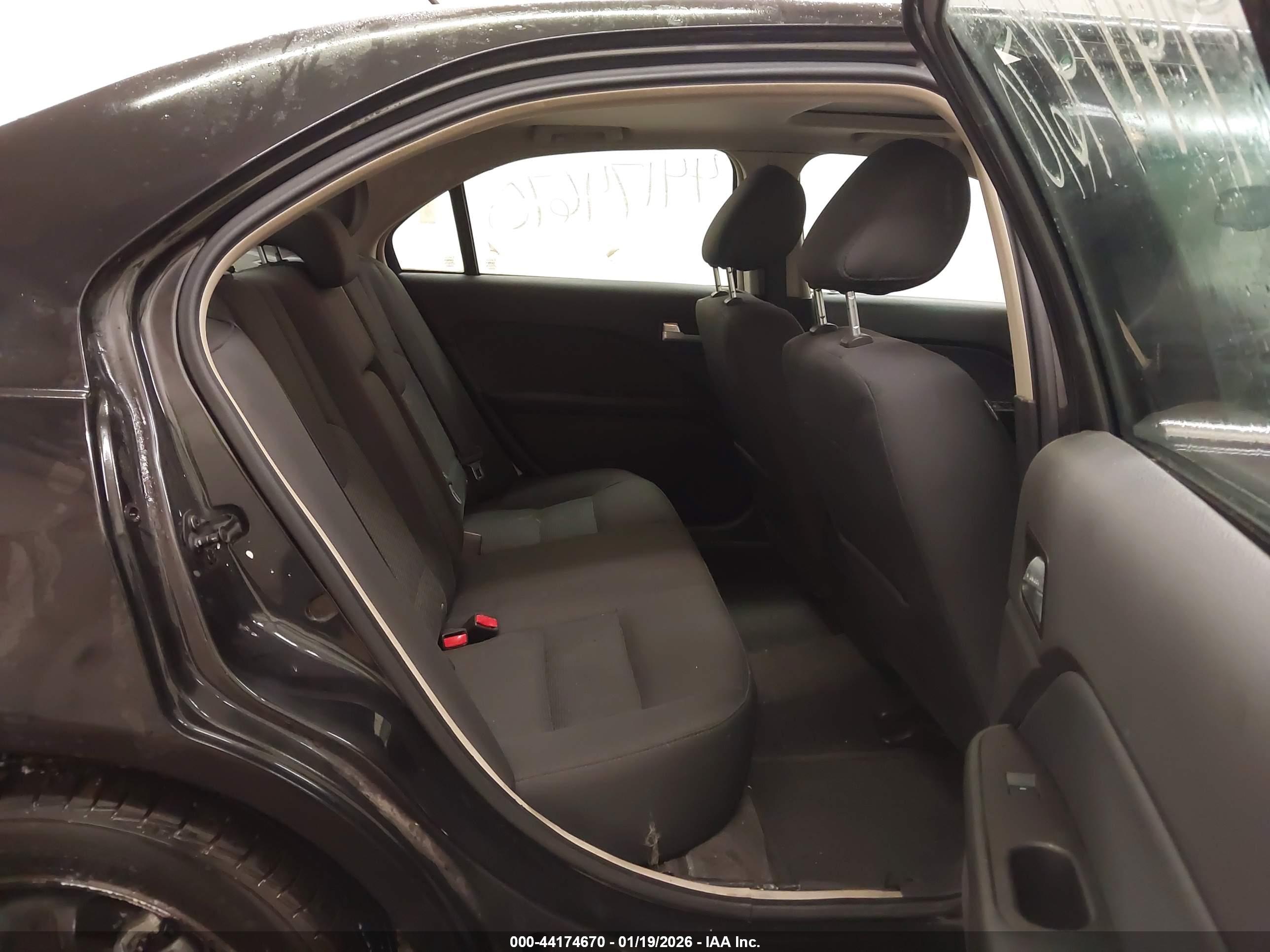 FORD FUSION image 8