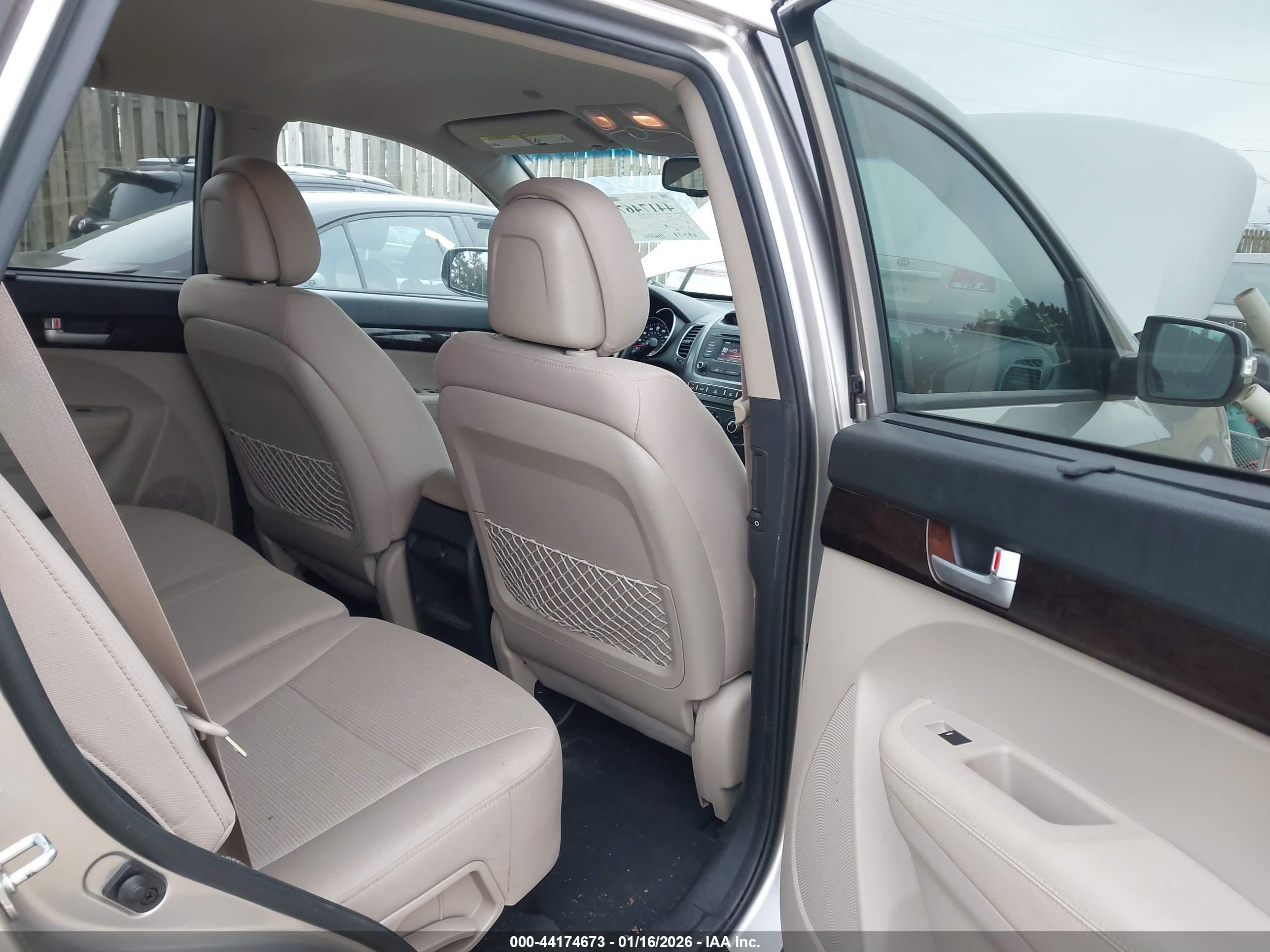 KIA SORENTO image 8
