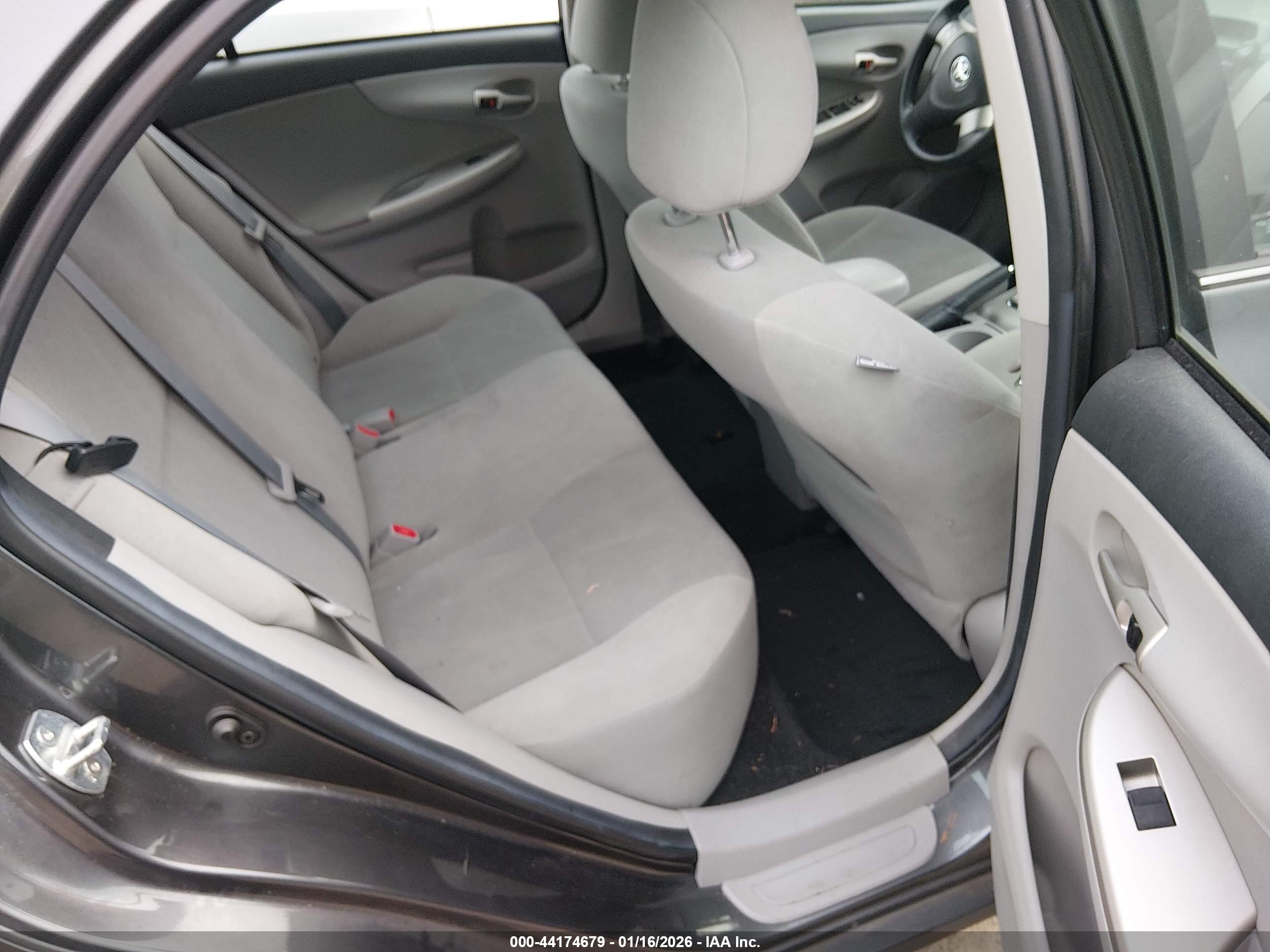 TOYOTA COROLLA image 8