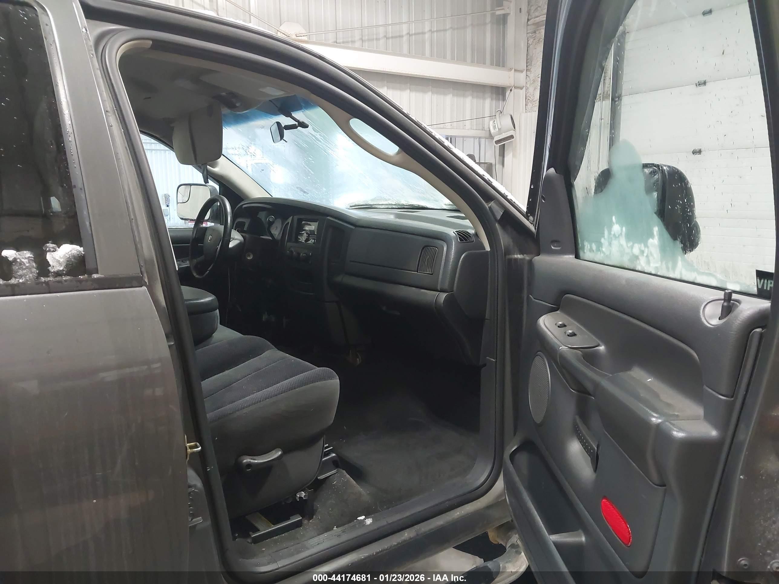 DODGE RAM image 5