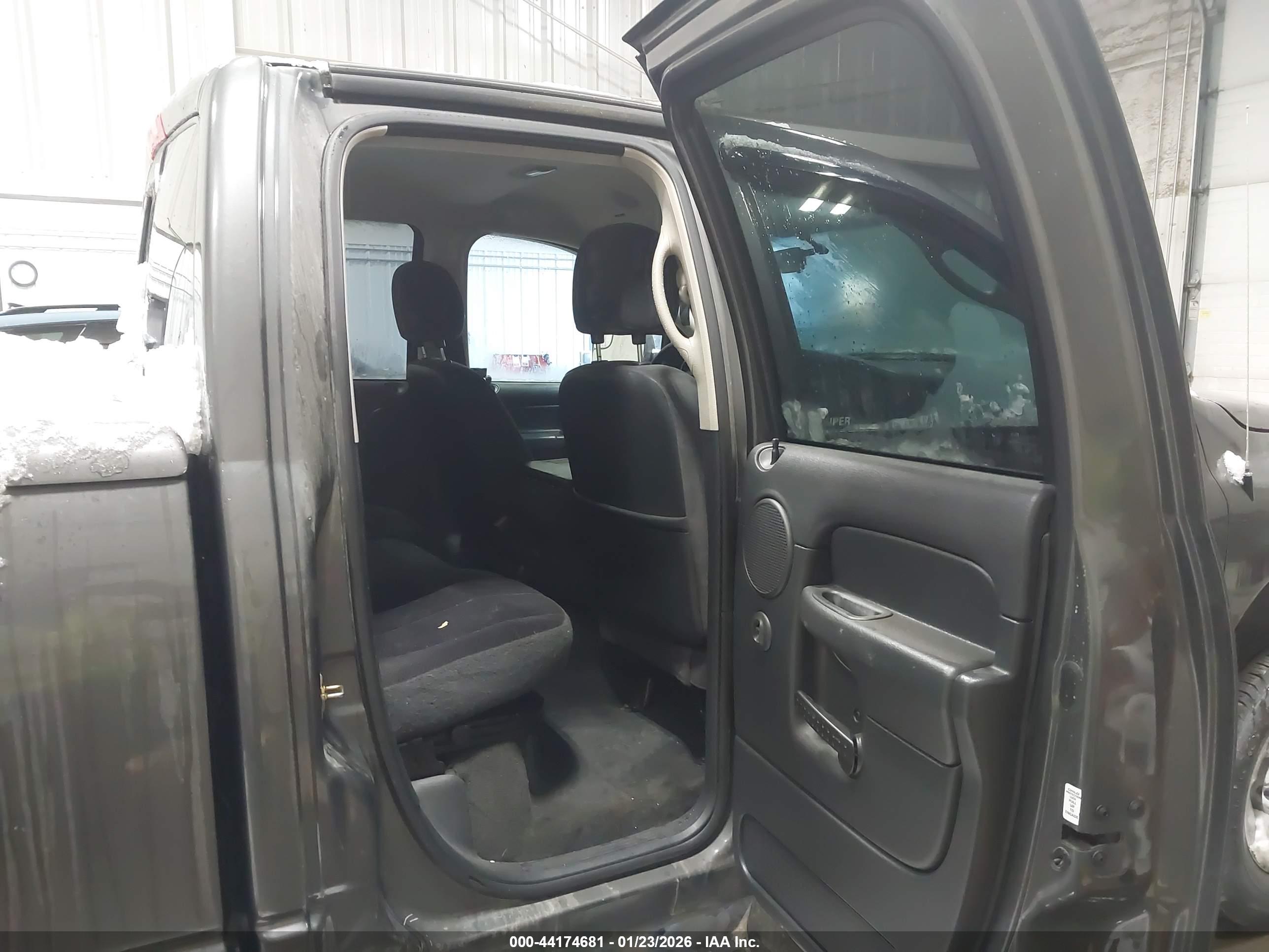 DODGE RAM image 8