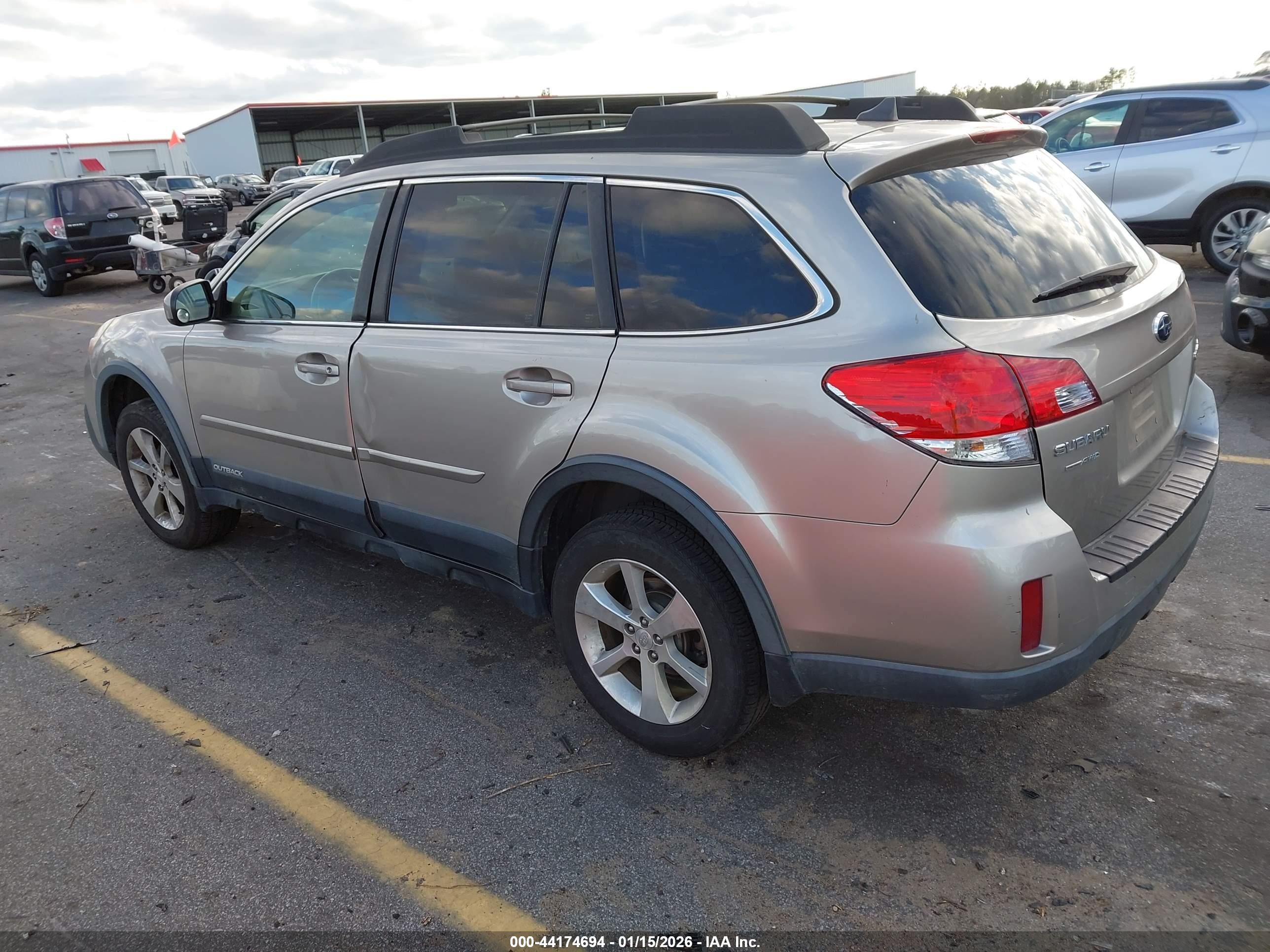 SUBARU OUTBACK image 3