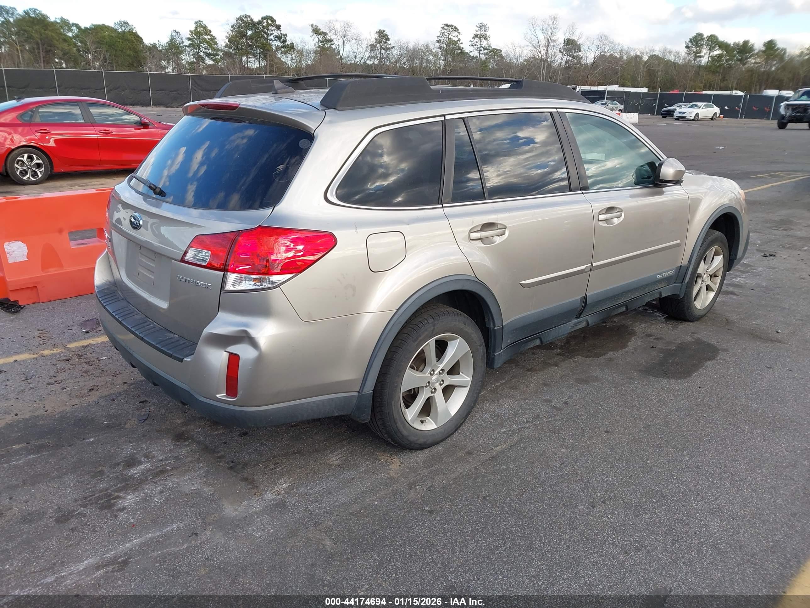 SUBARU OUTBACK image 4