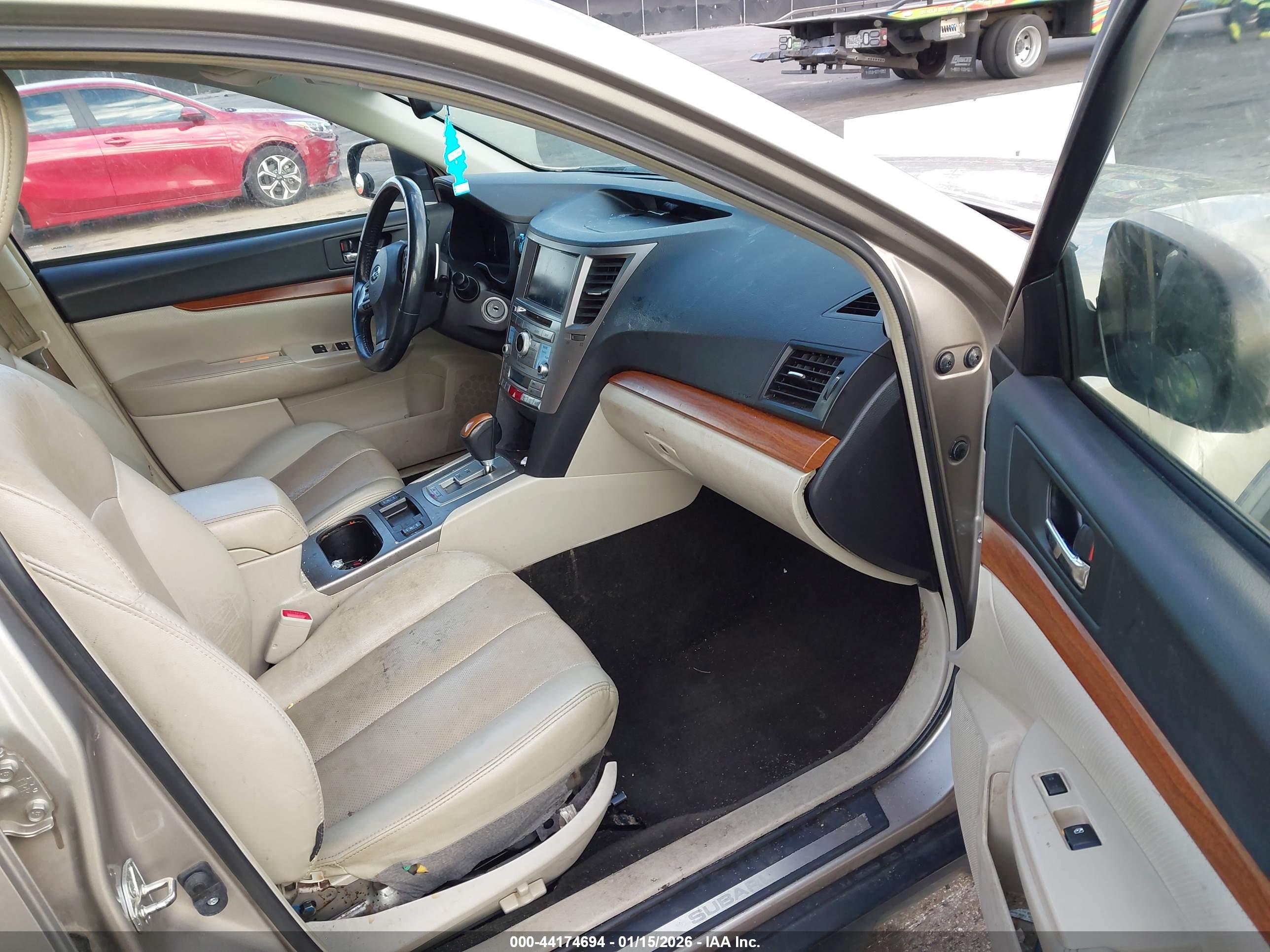 SUBARU OUTBACK image 5
