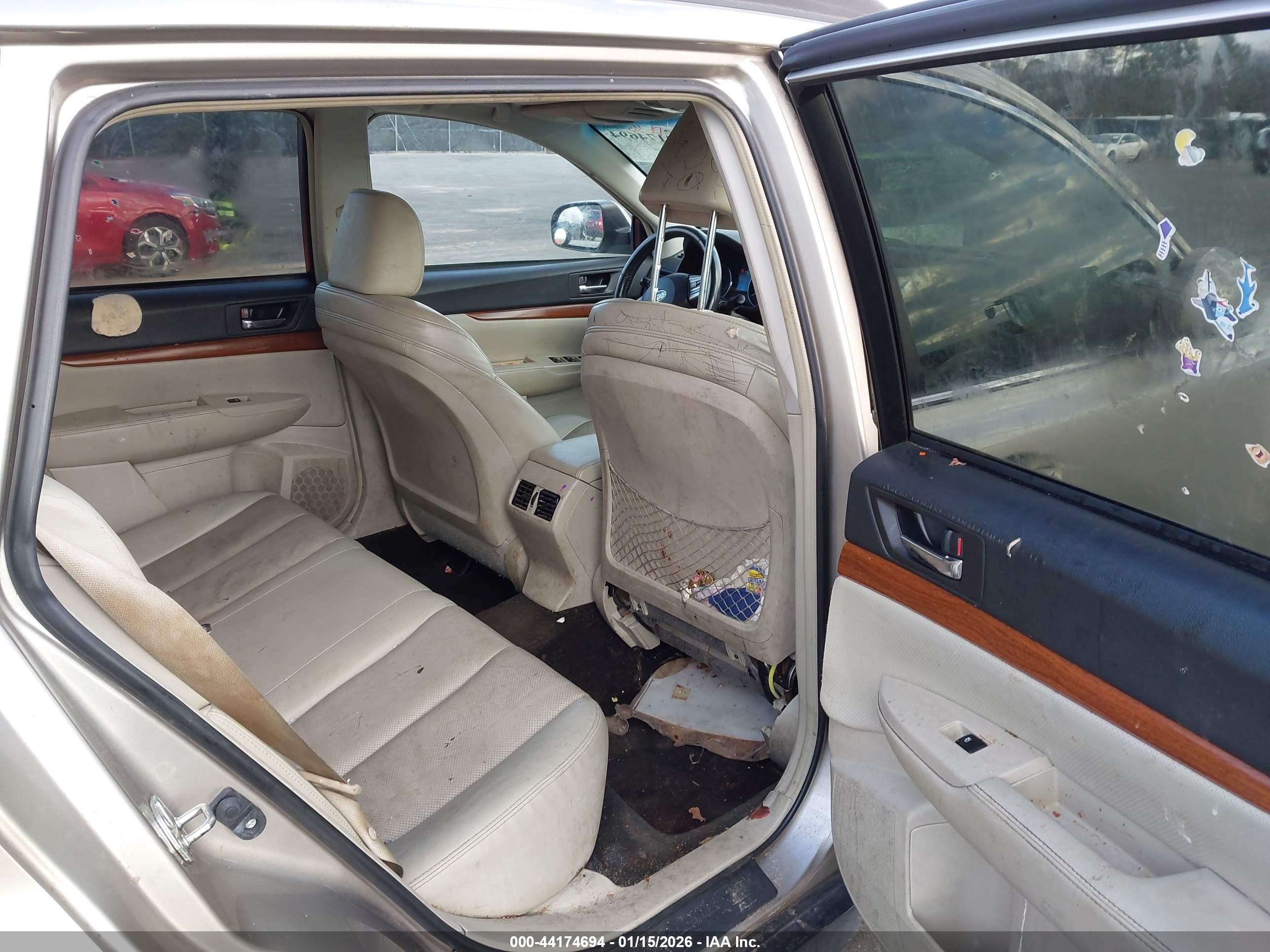 SUBARU OUTBACK image 8