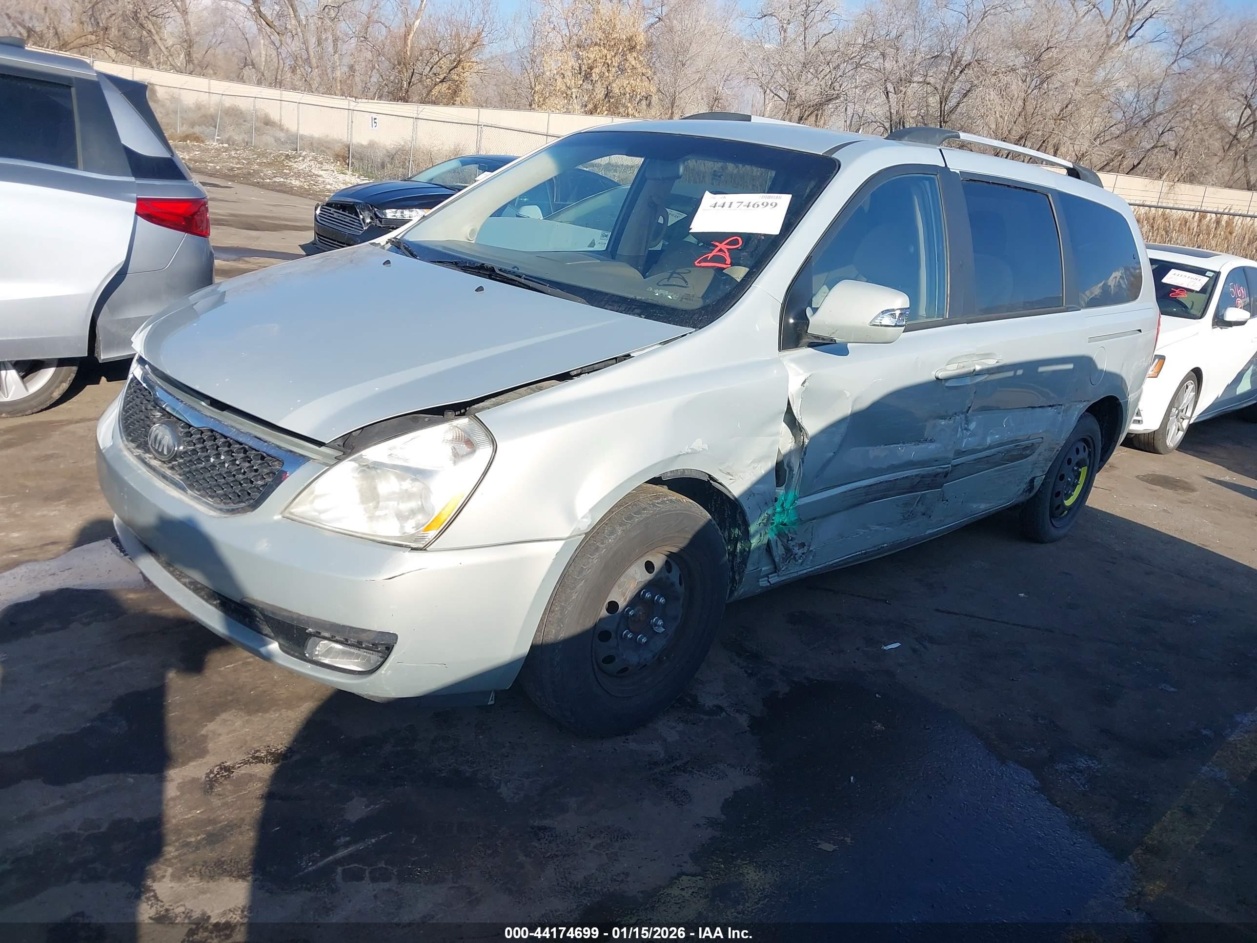 KIA SEDONA image 2