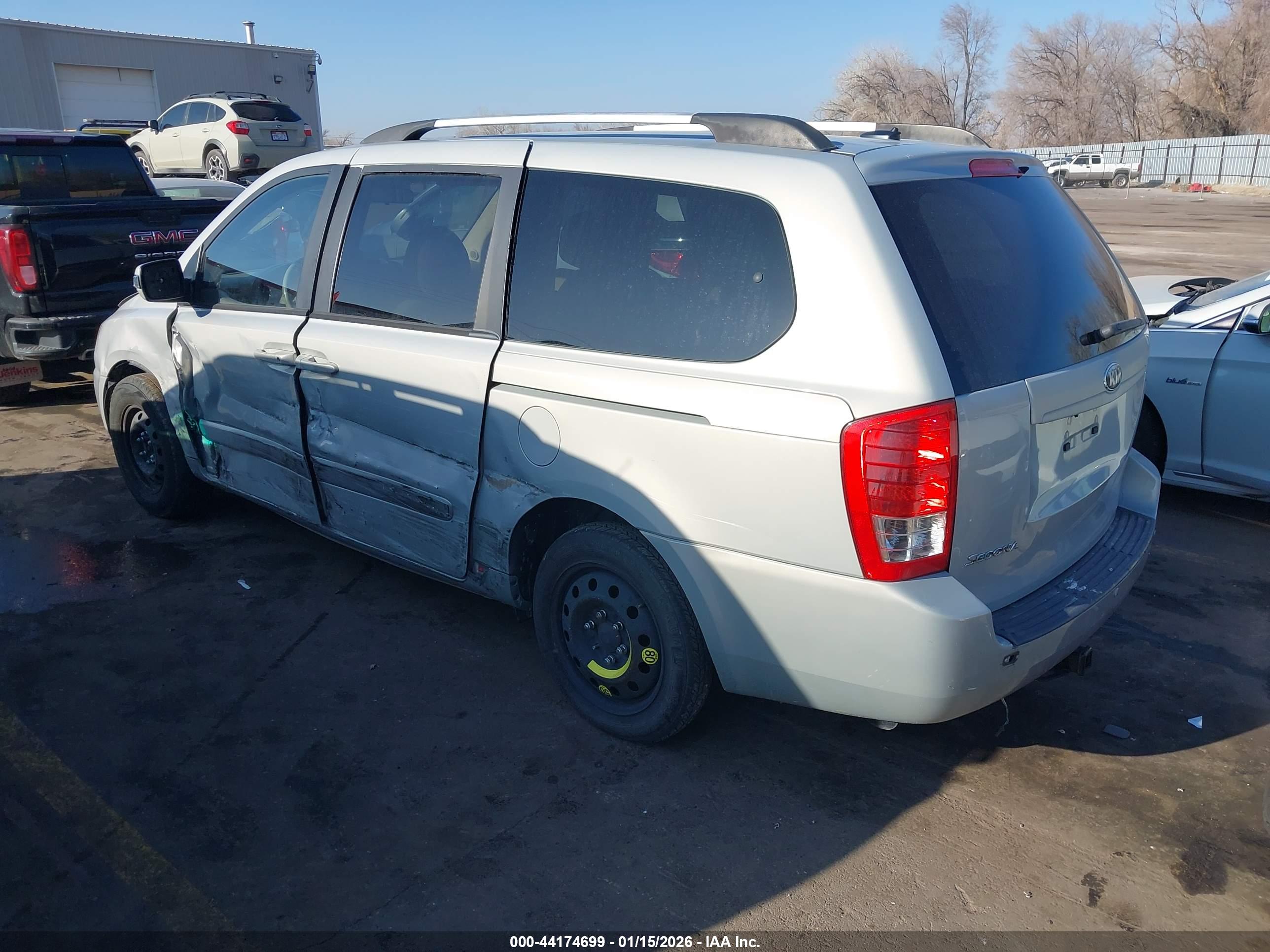 KIA SEDONA image 3