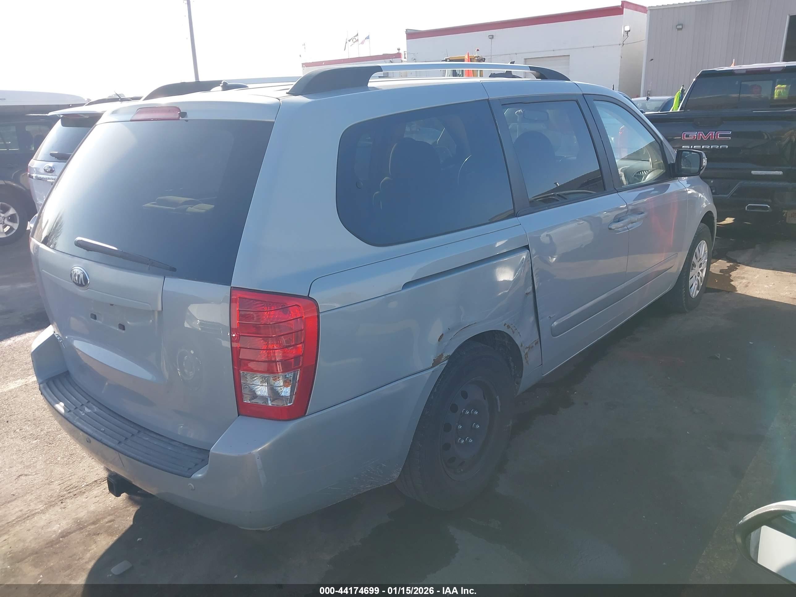 KIA SEDONA image 4