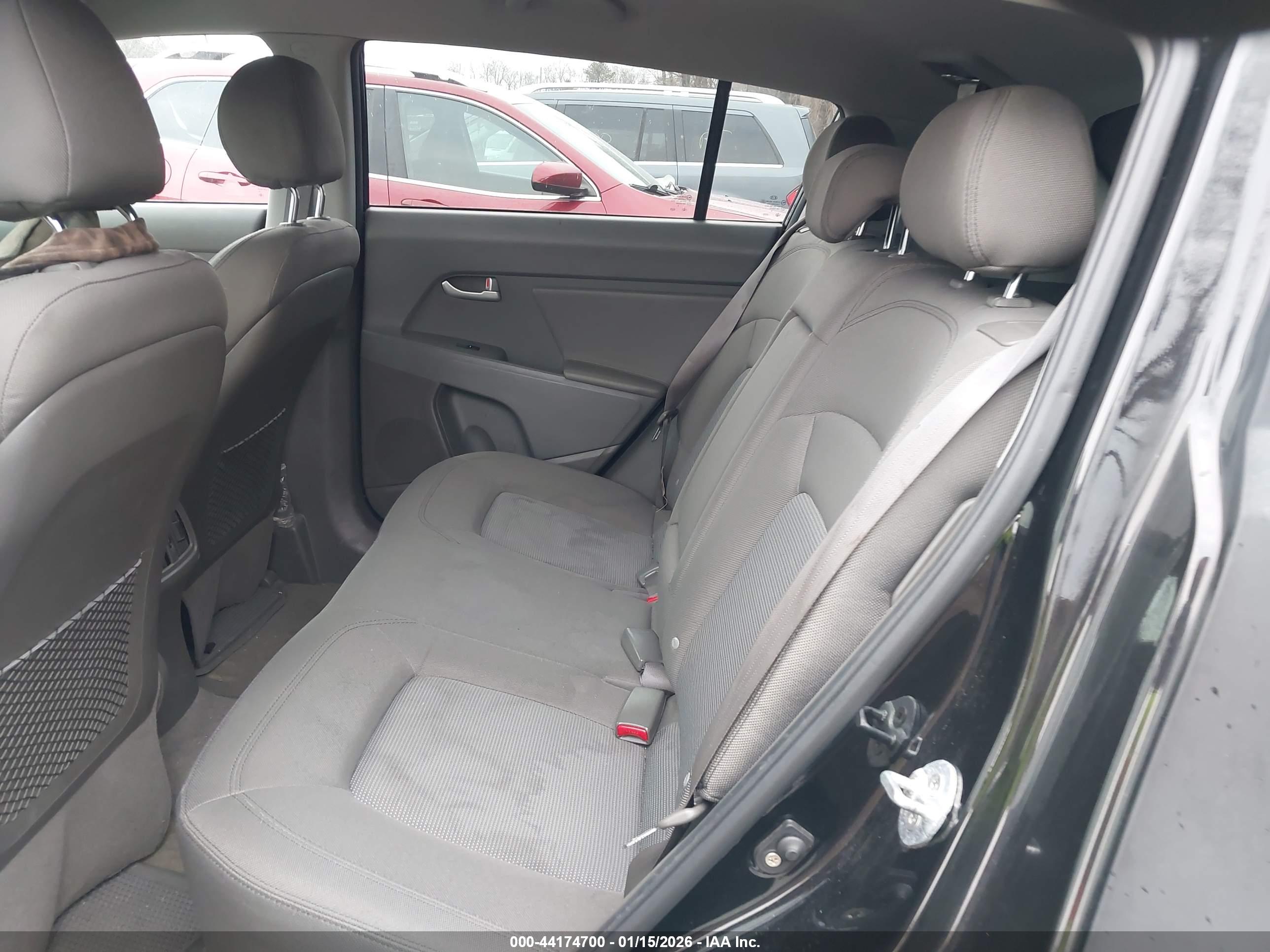 KIA SPORTAGE image 8