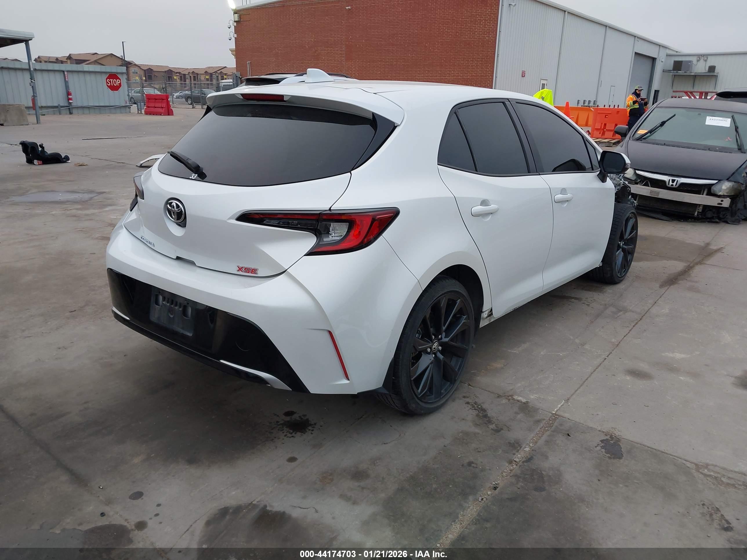 TOYOTA COROLLA image 4