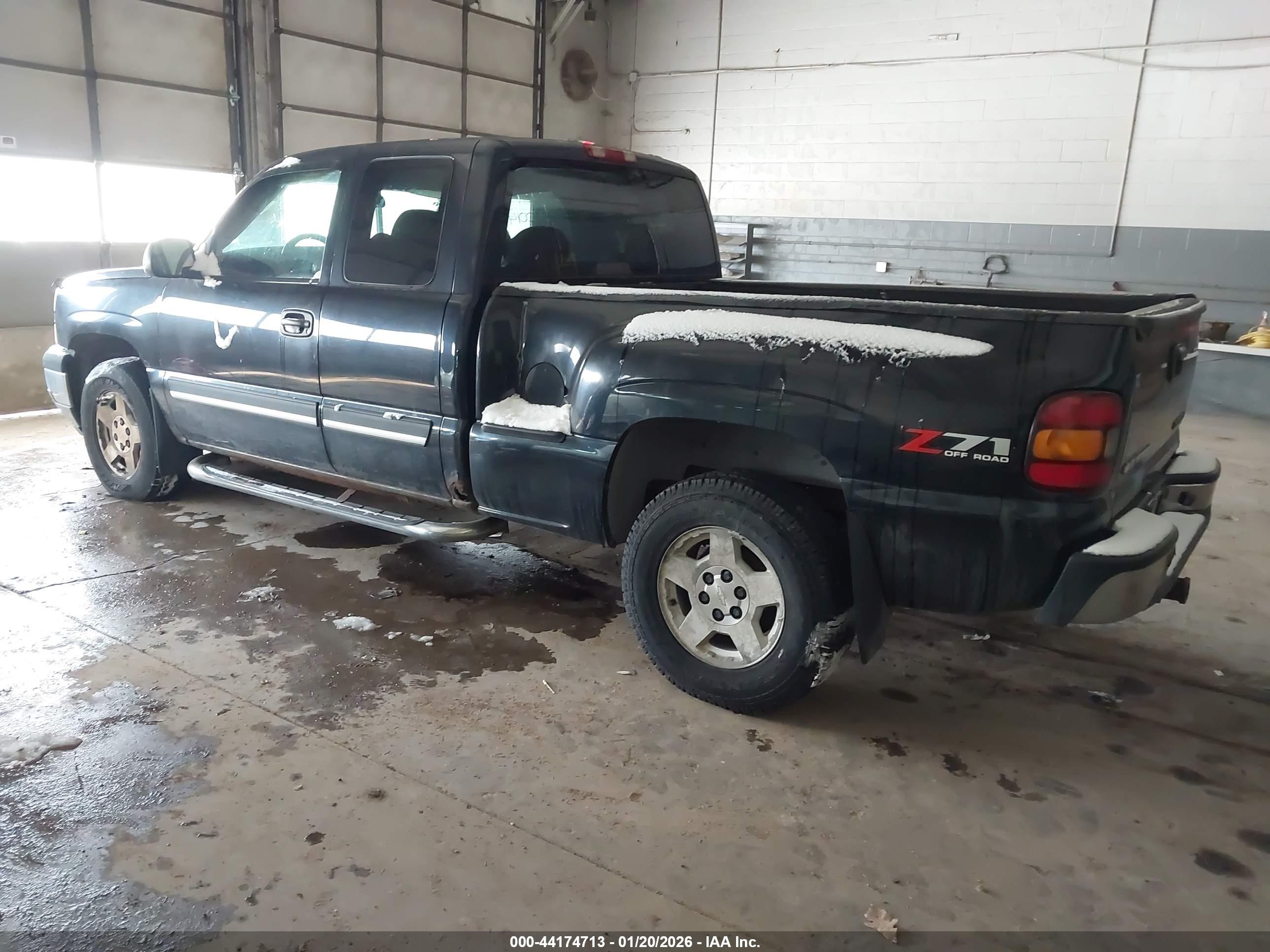 CHEVROLET SILVERADO image 3
