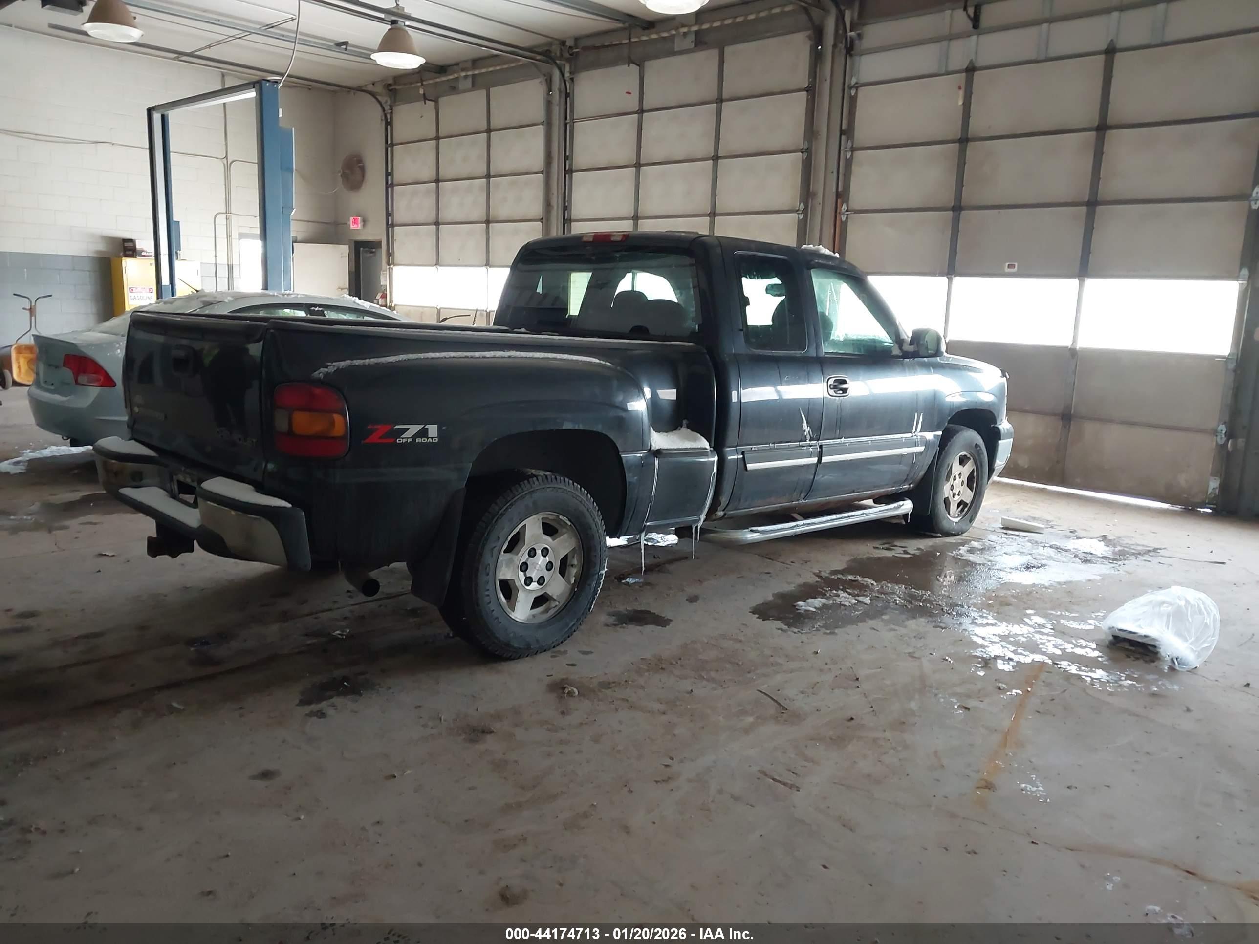 CHEVROLET SILVERADO image 4