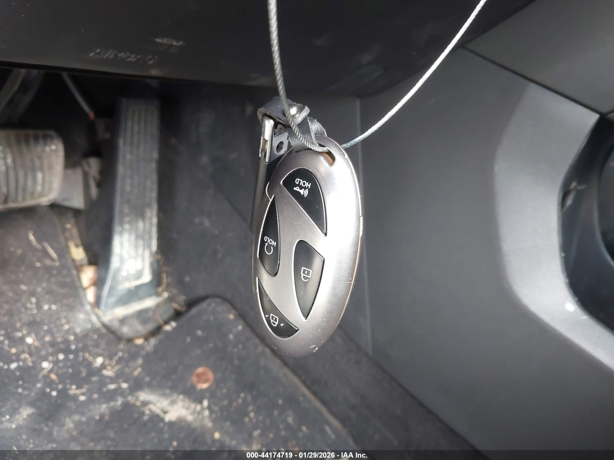HYUNDAI SANTA image 11