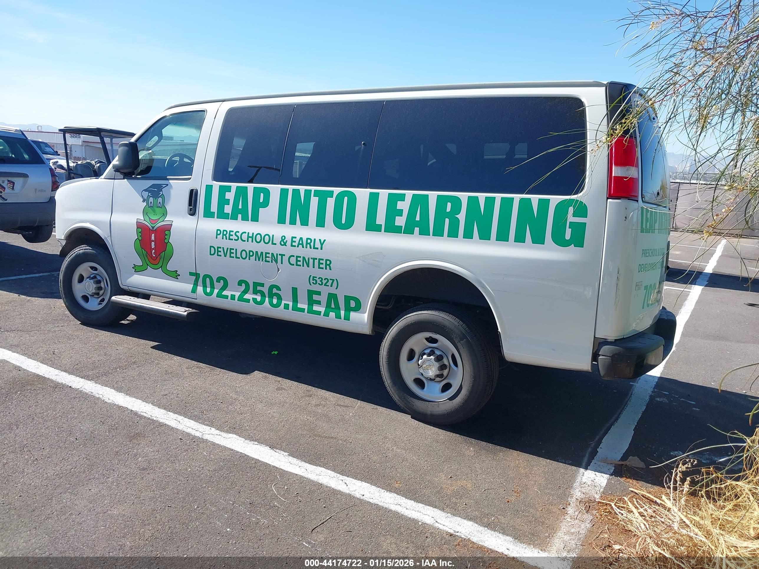 CHEVROLET EXPRESS image 3
