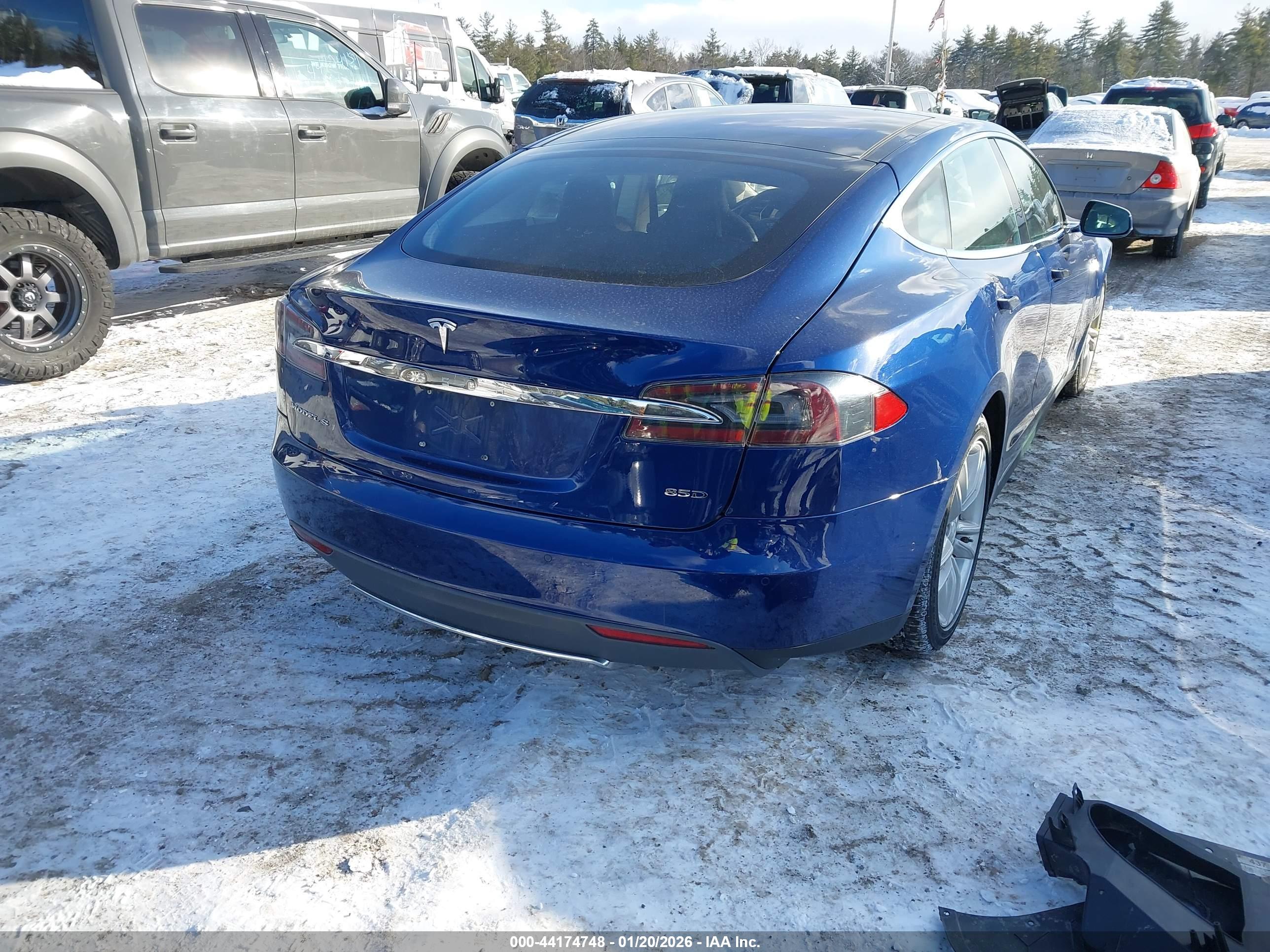 TESLA MODEL image 4