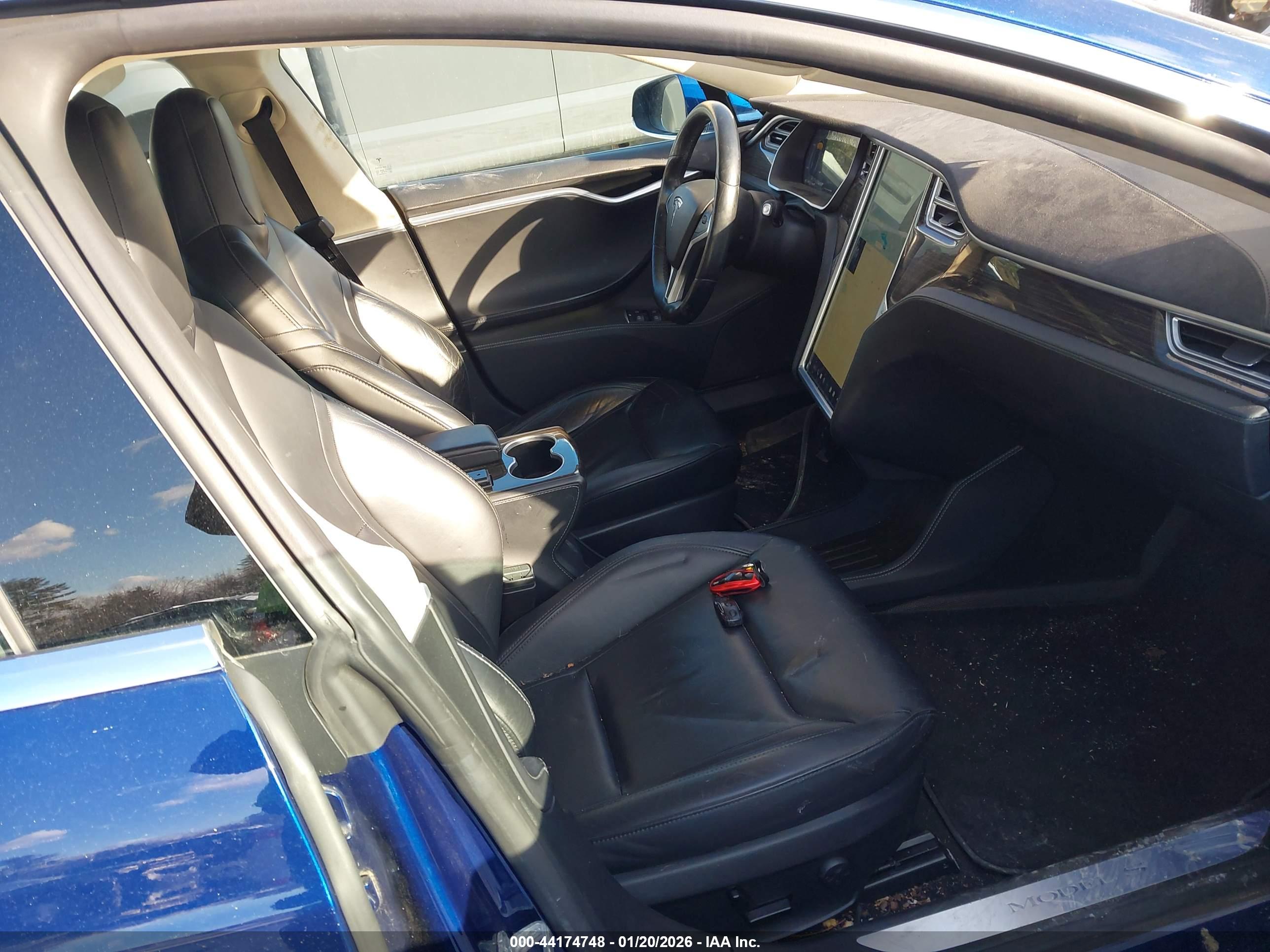 TESLA MODEL image 5