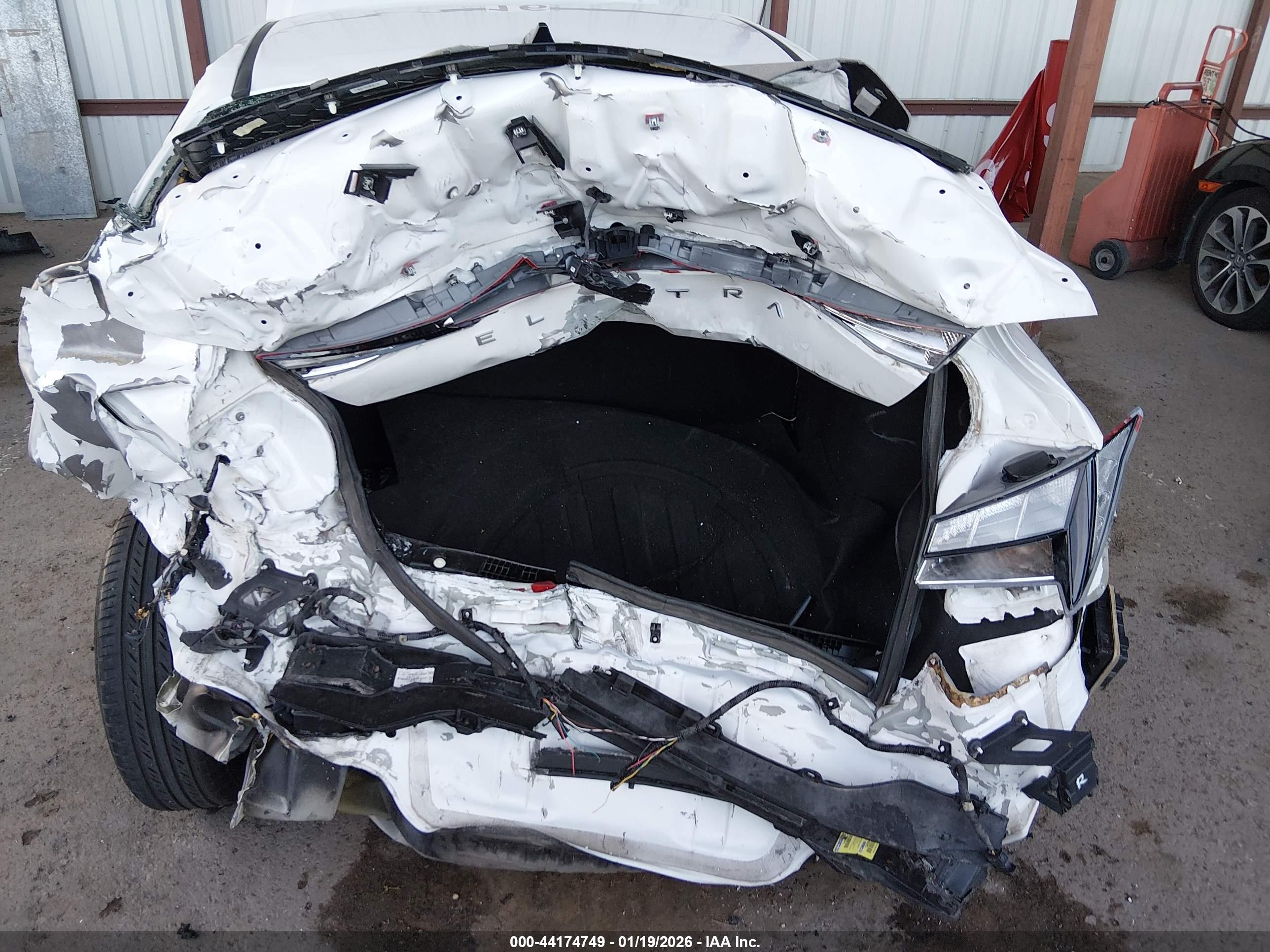 HYUNDAI ELANTRA image 6