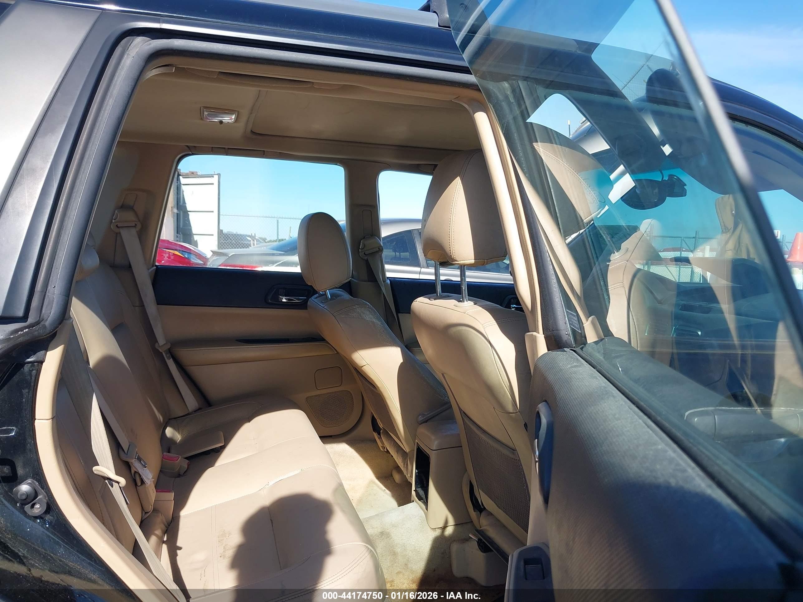 SUBARU FORESTER image 8