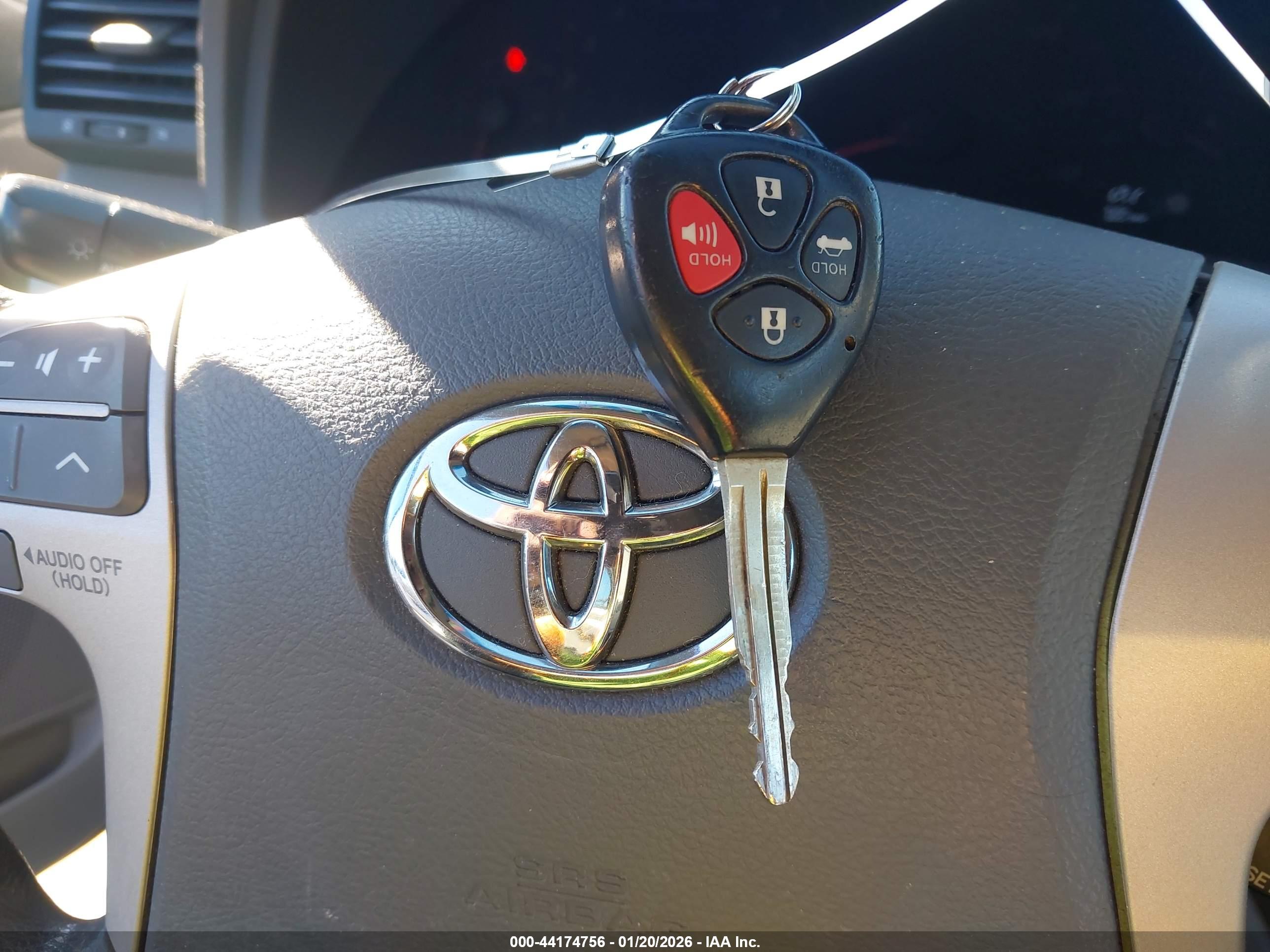 TOYOTA CAMRY image 11