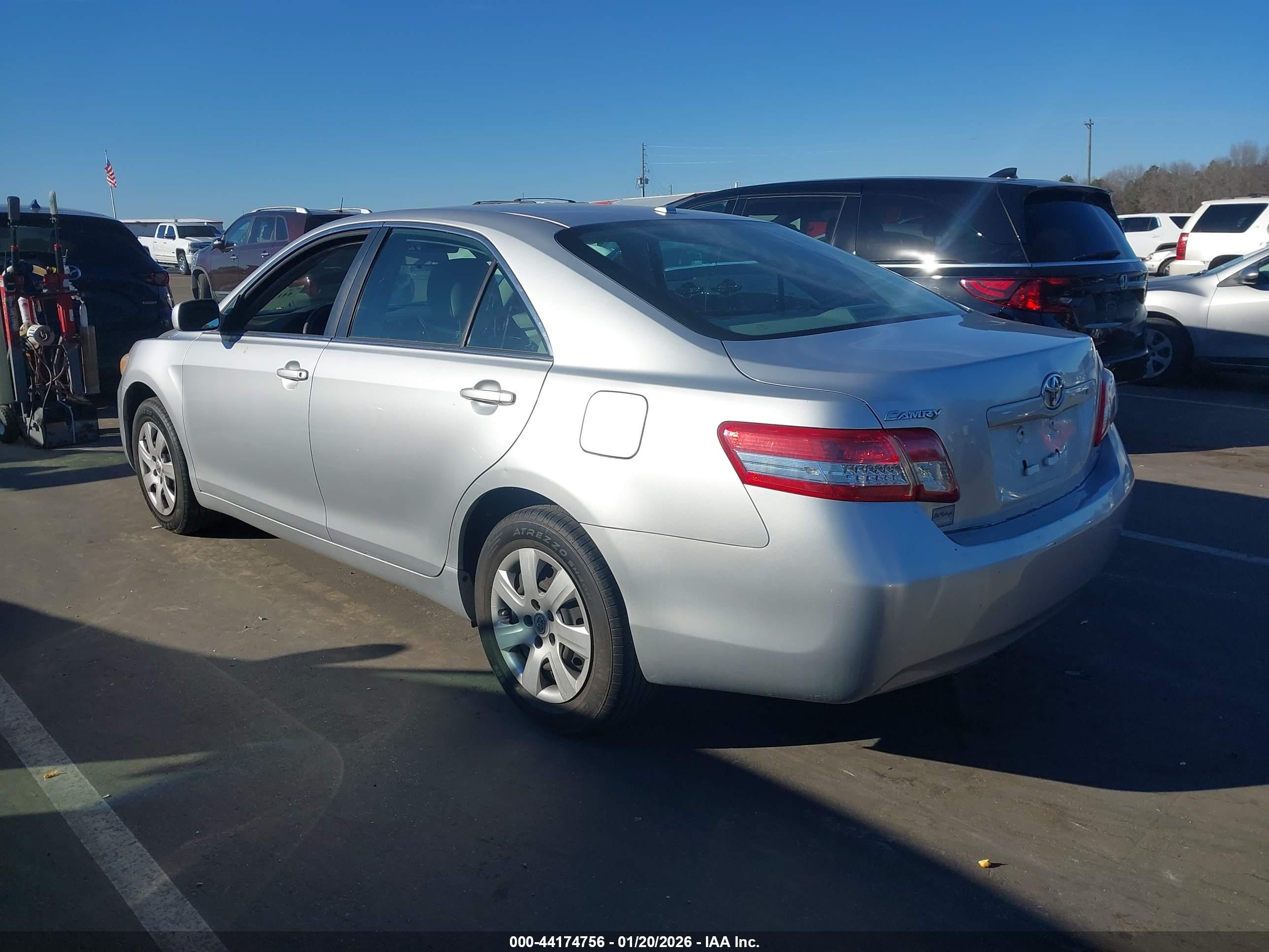 TOYOTA CAMRY image 3