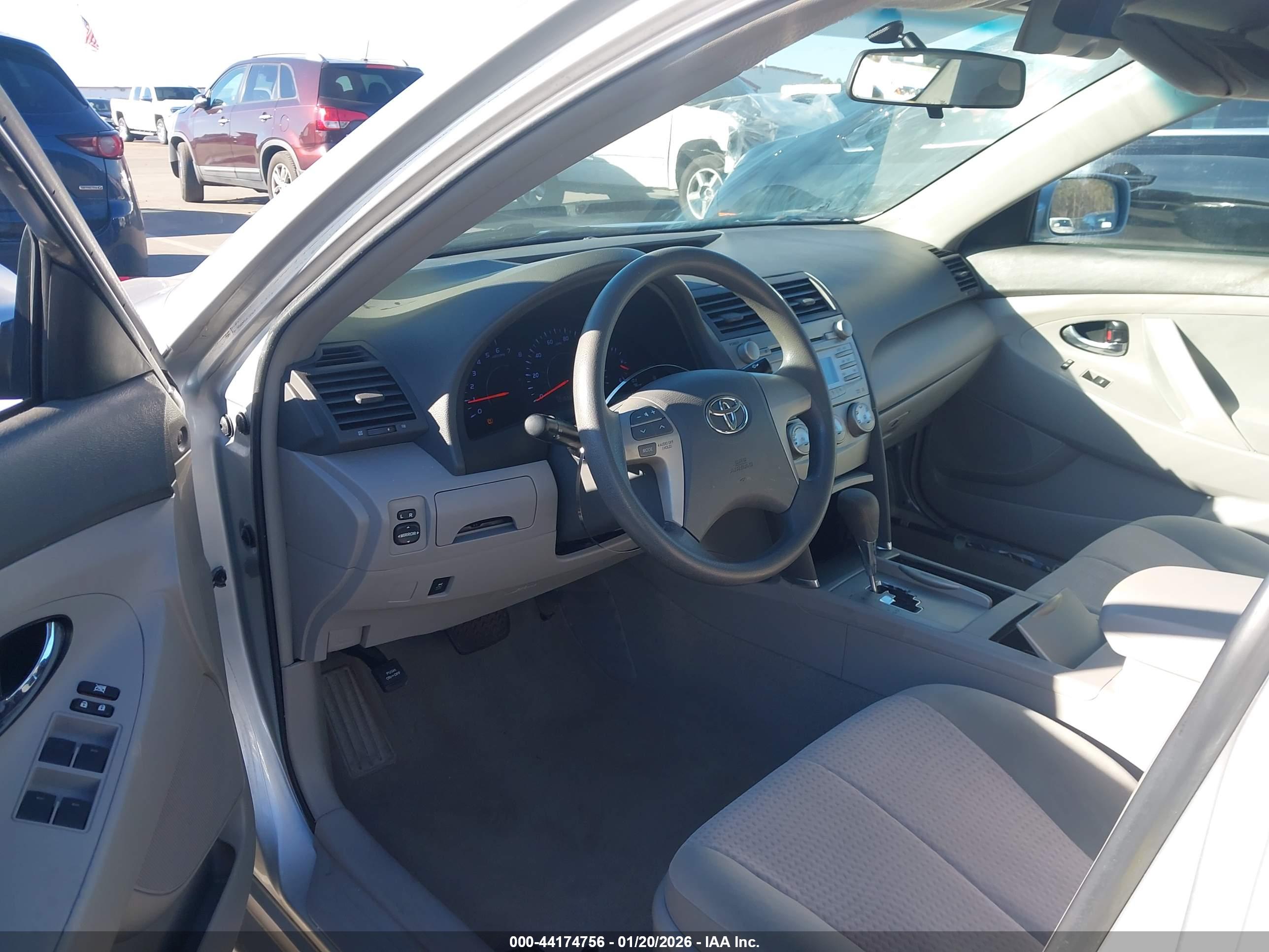 TOYOTA CAMRY image 5