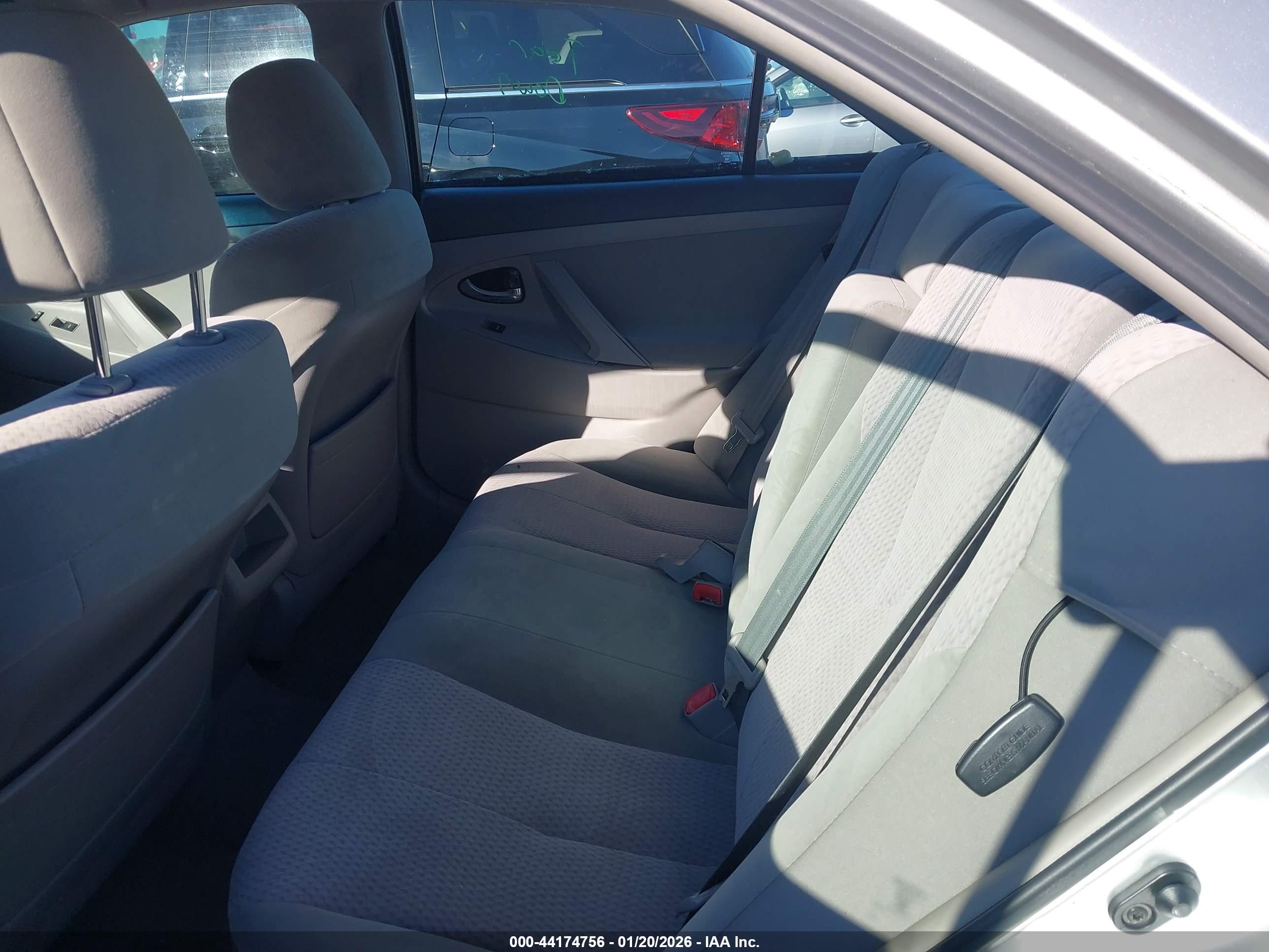 TOYOTA CAMRY image 8