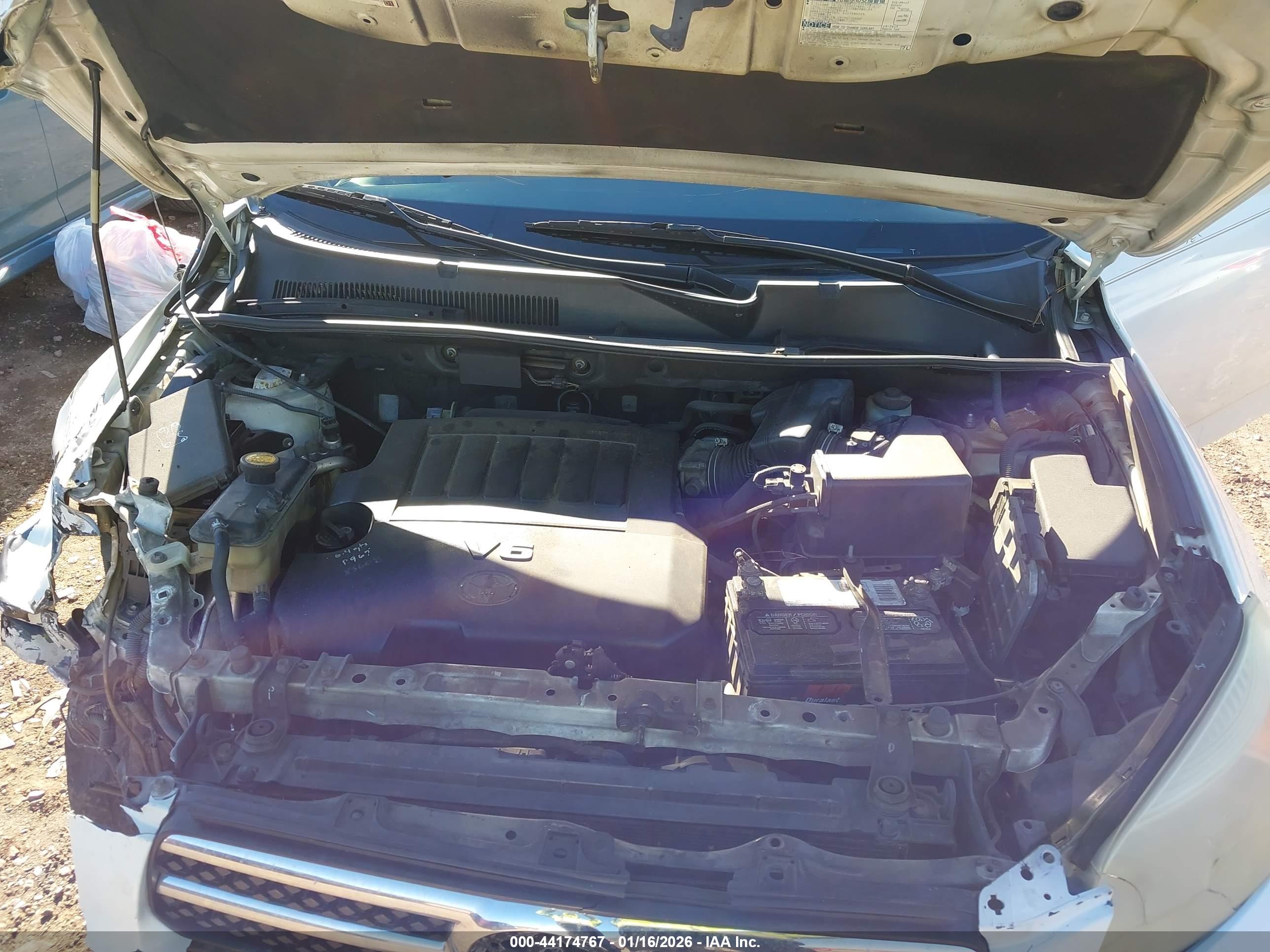 TOYOTA RAV4 image 10