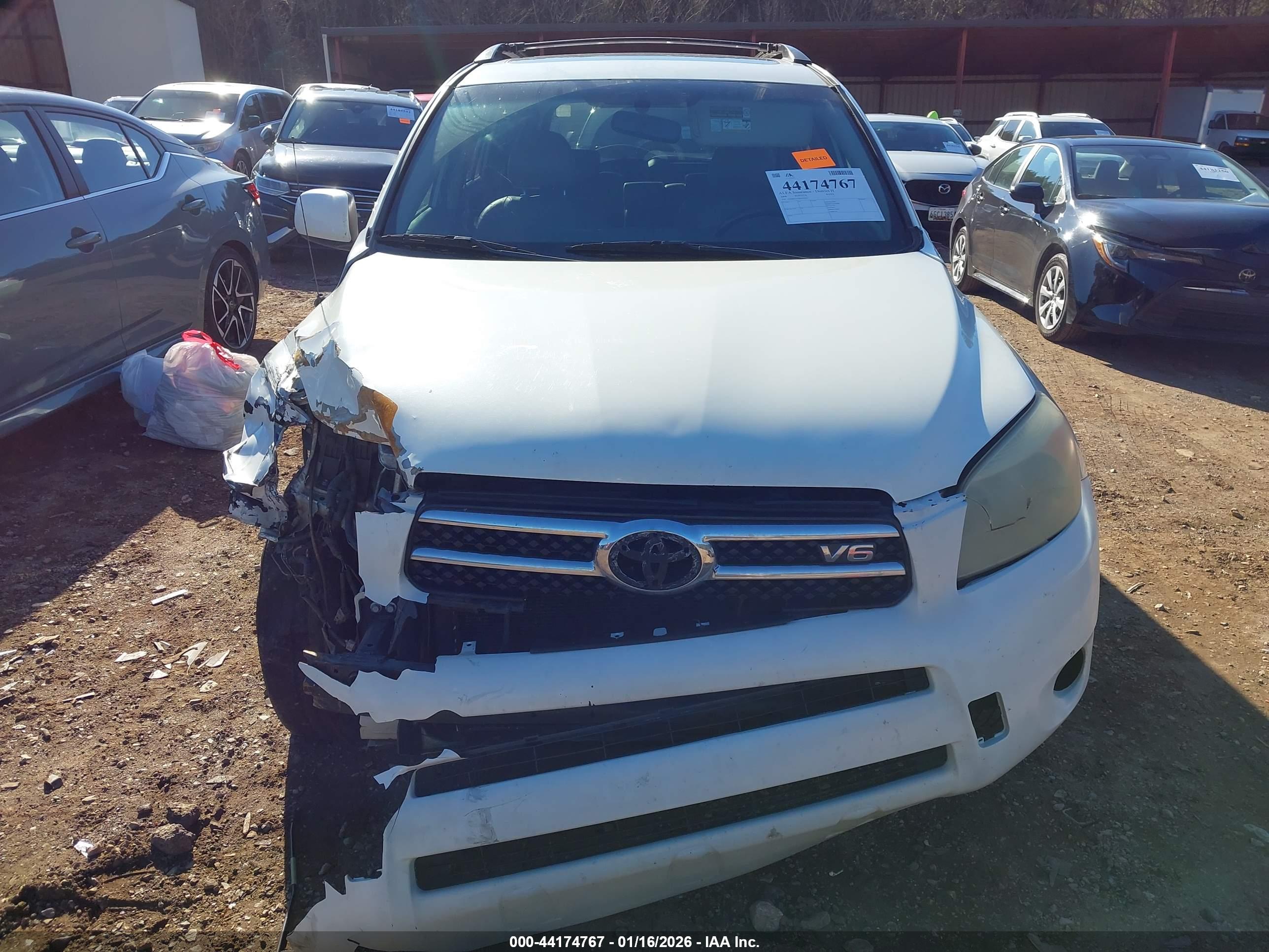 TOYOTA RAV4 image 6