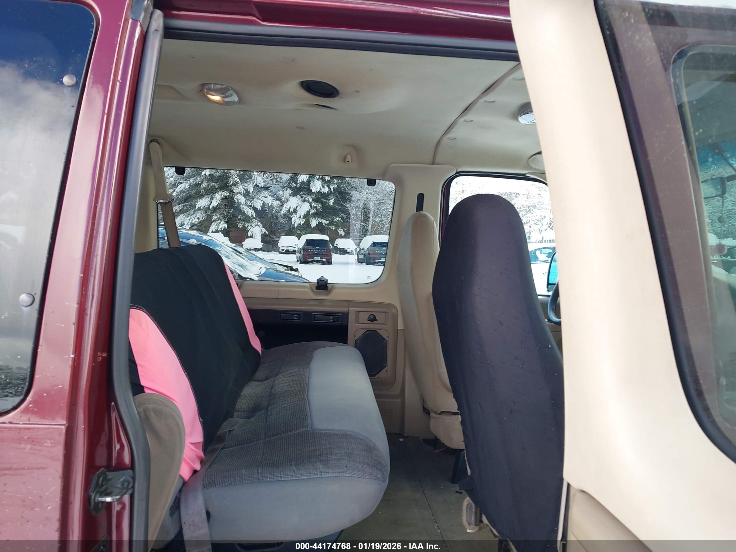 FORD E-350 image 8