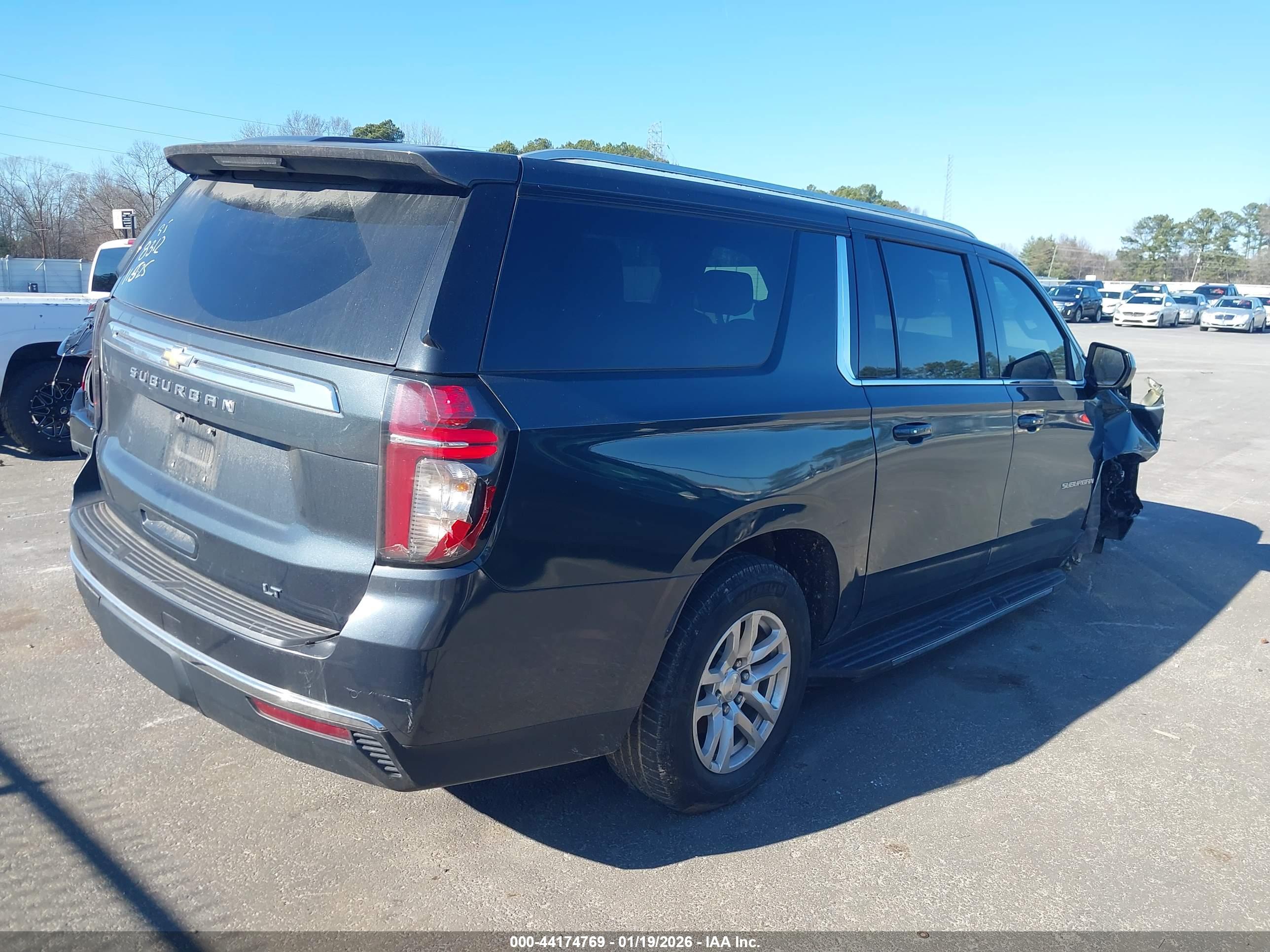 CHEVROLET SUBURBAN image 4