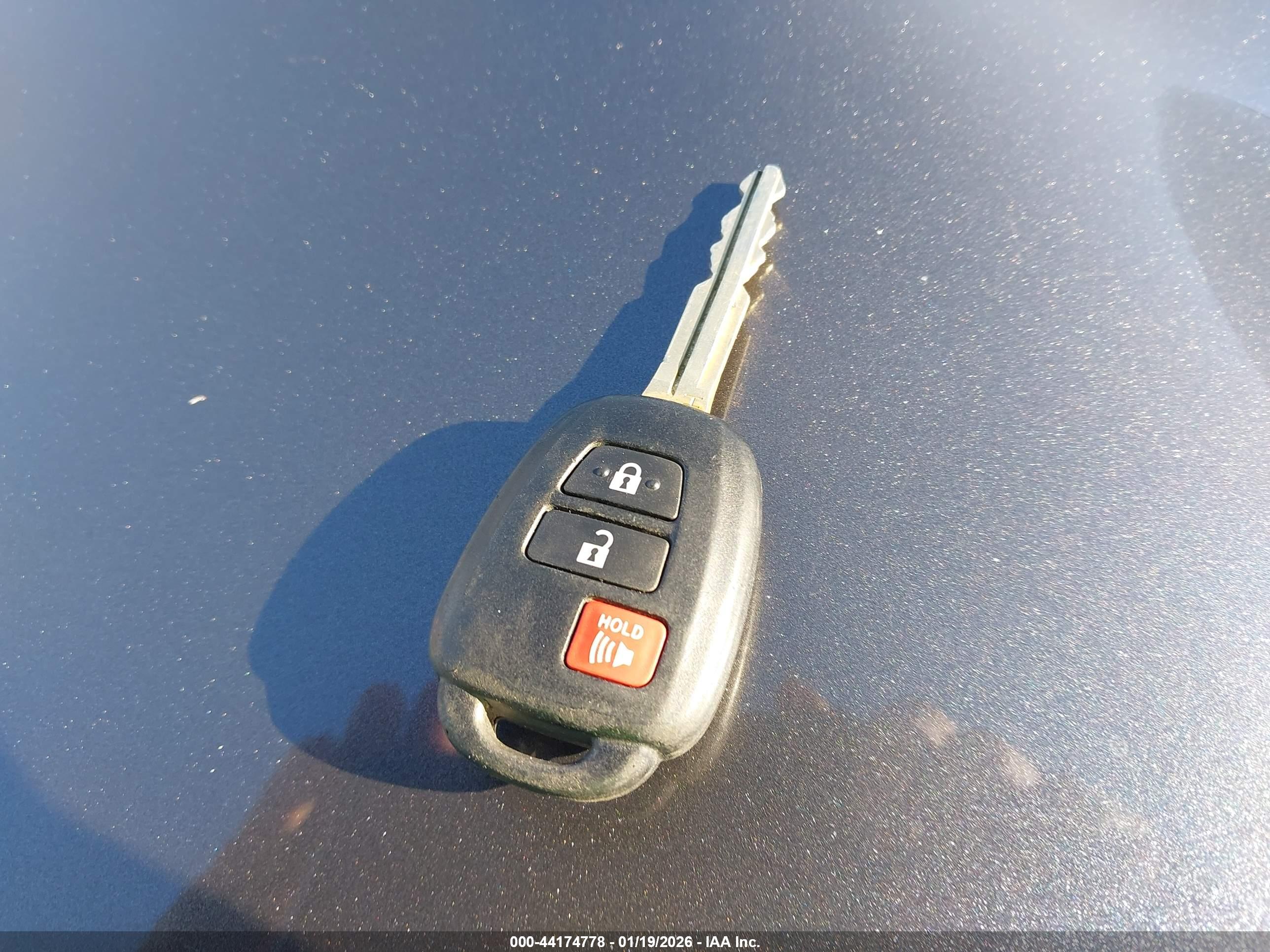 TOYOTA RAV4 image 11