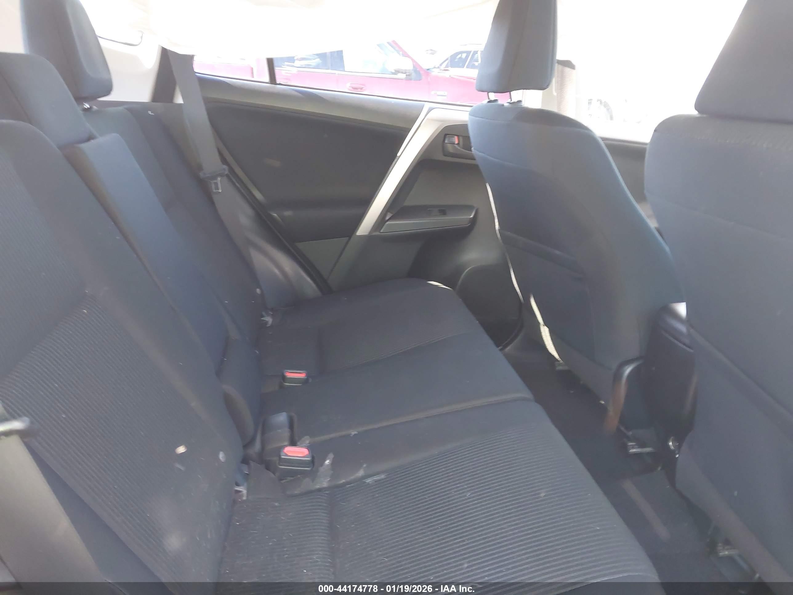 TOYOTA RAV4 image 8
