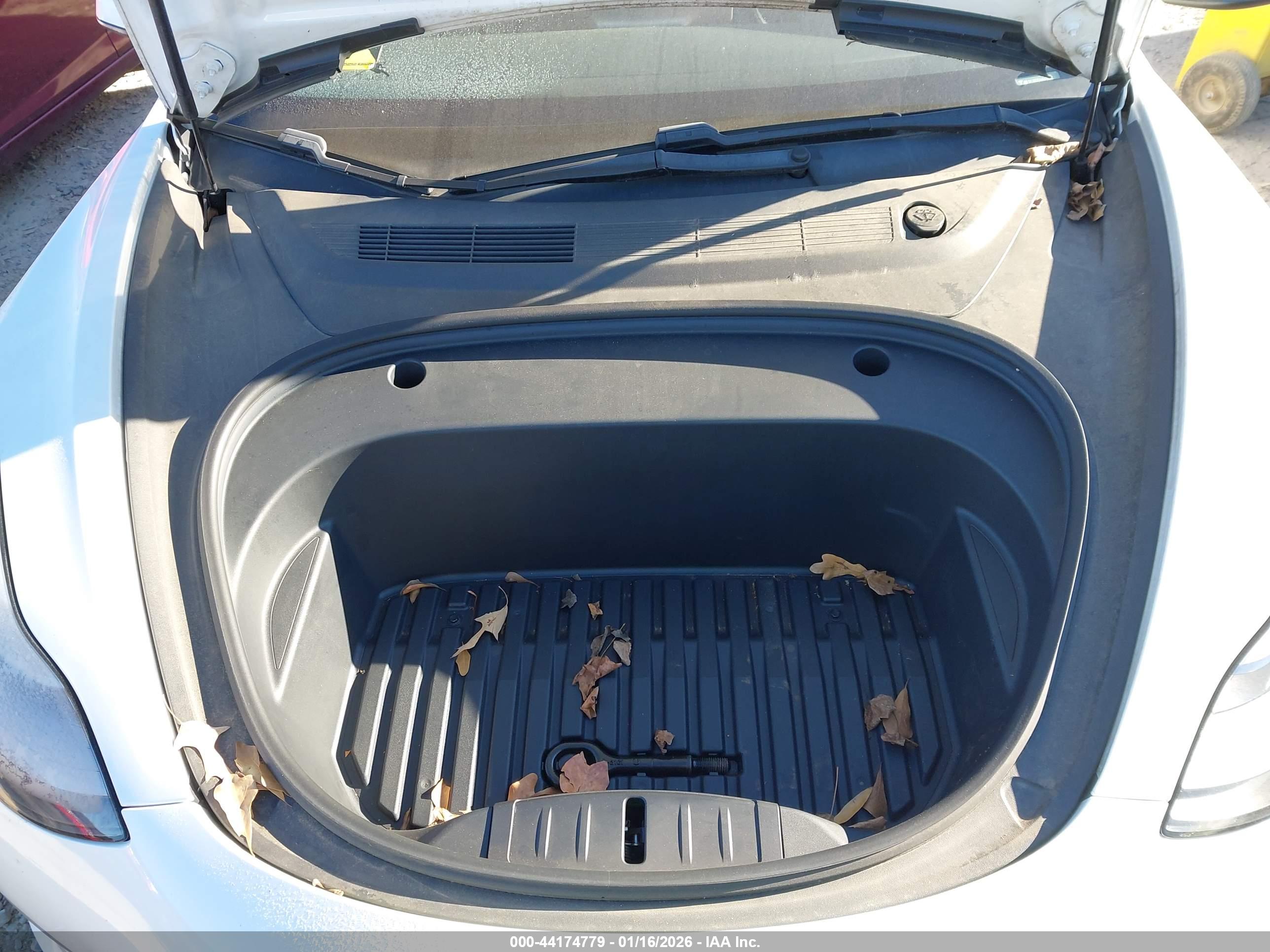 TESLA MODEL image 10