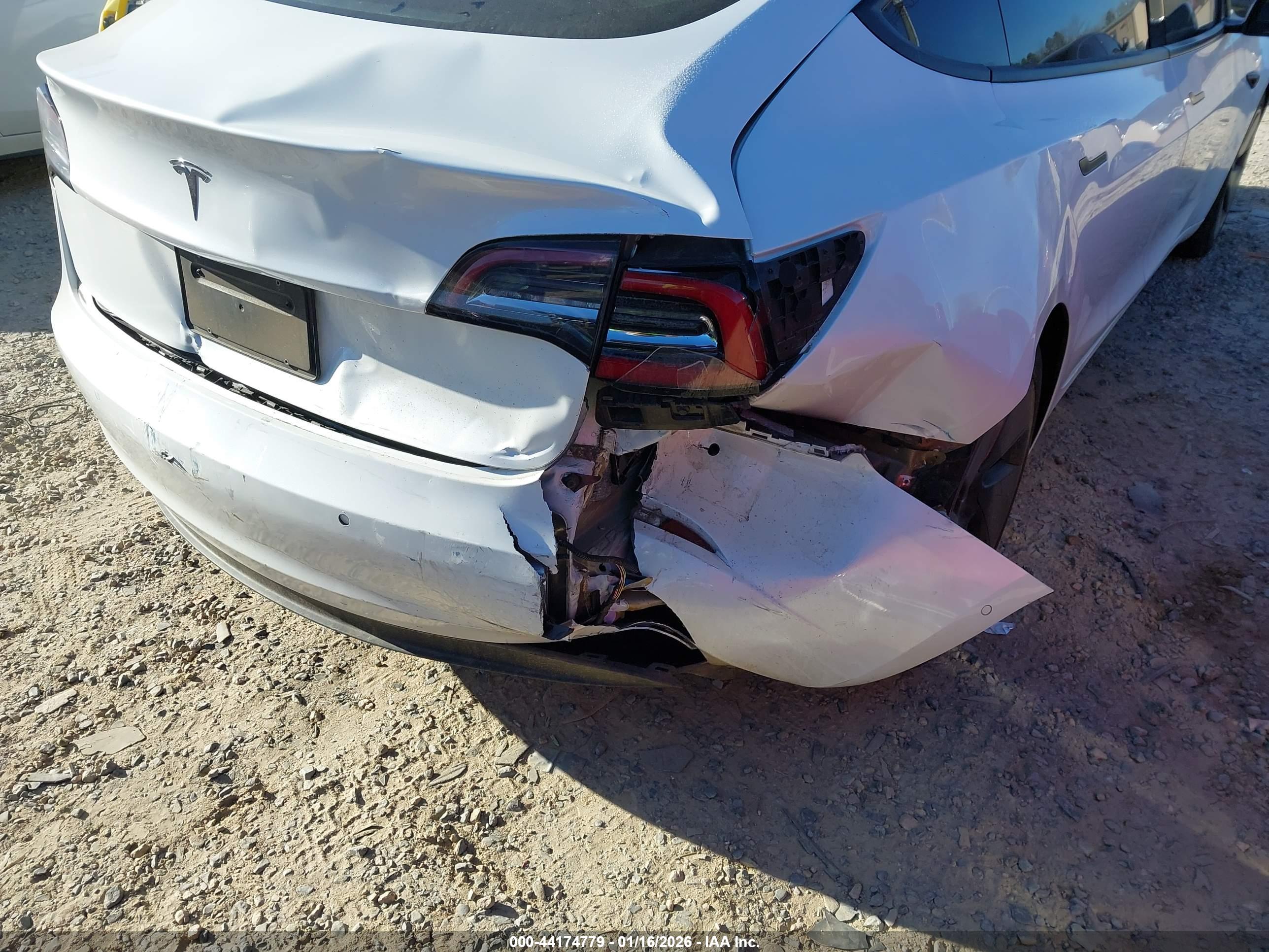 TESLA MODEL image 6