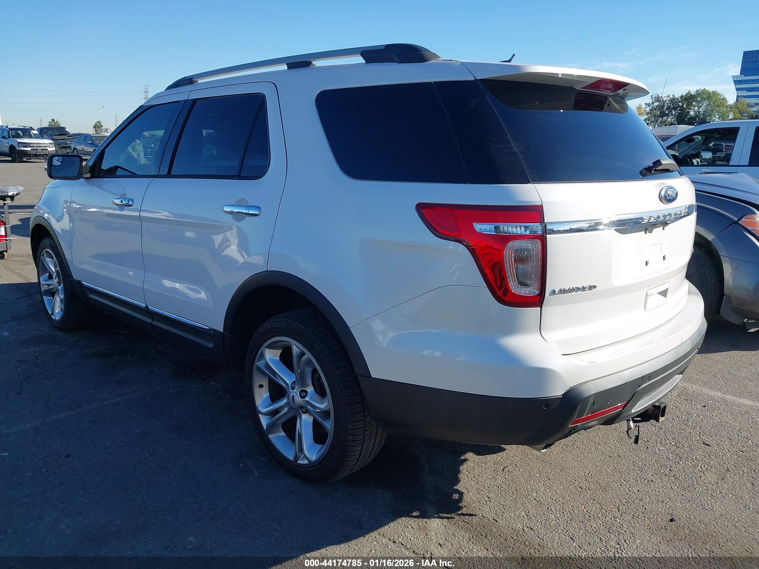 FORD EXPLORER image 3