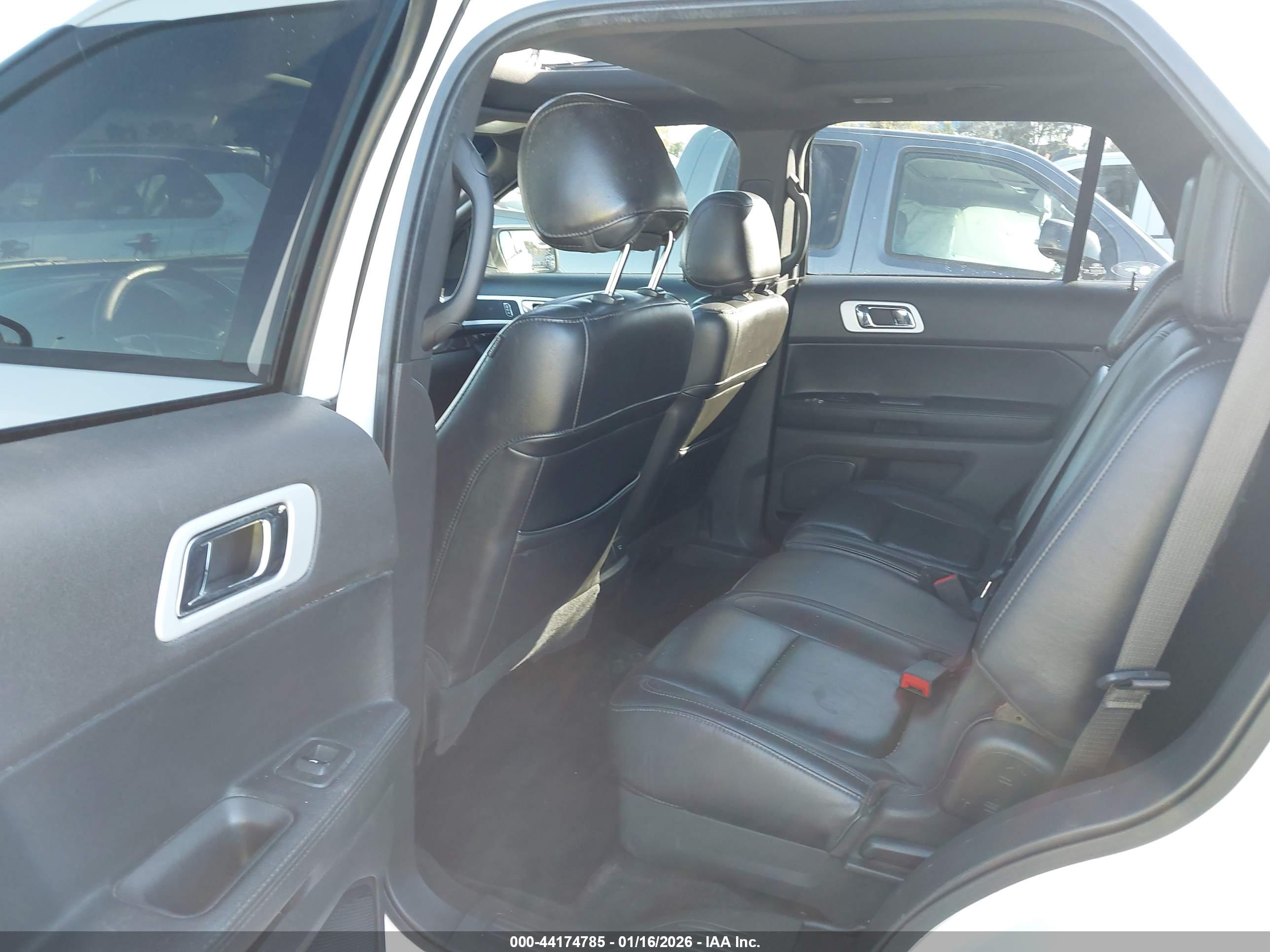 FORD EXPLORER image 8