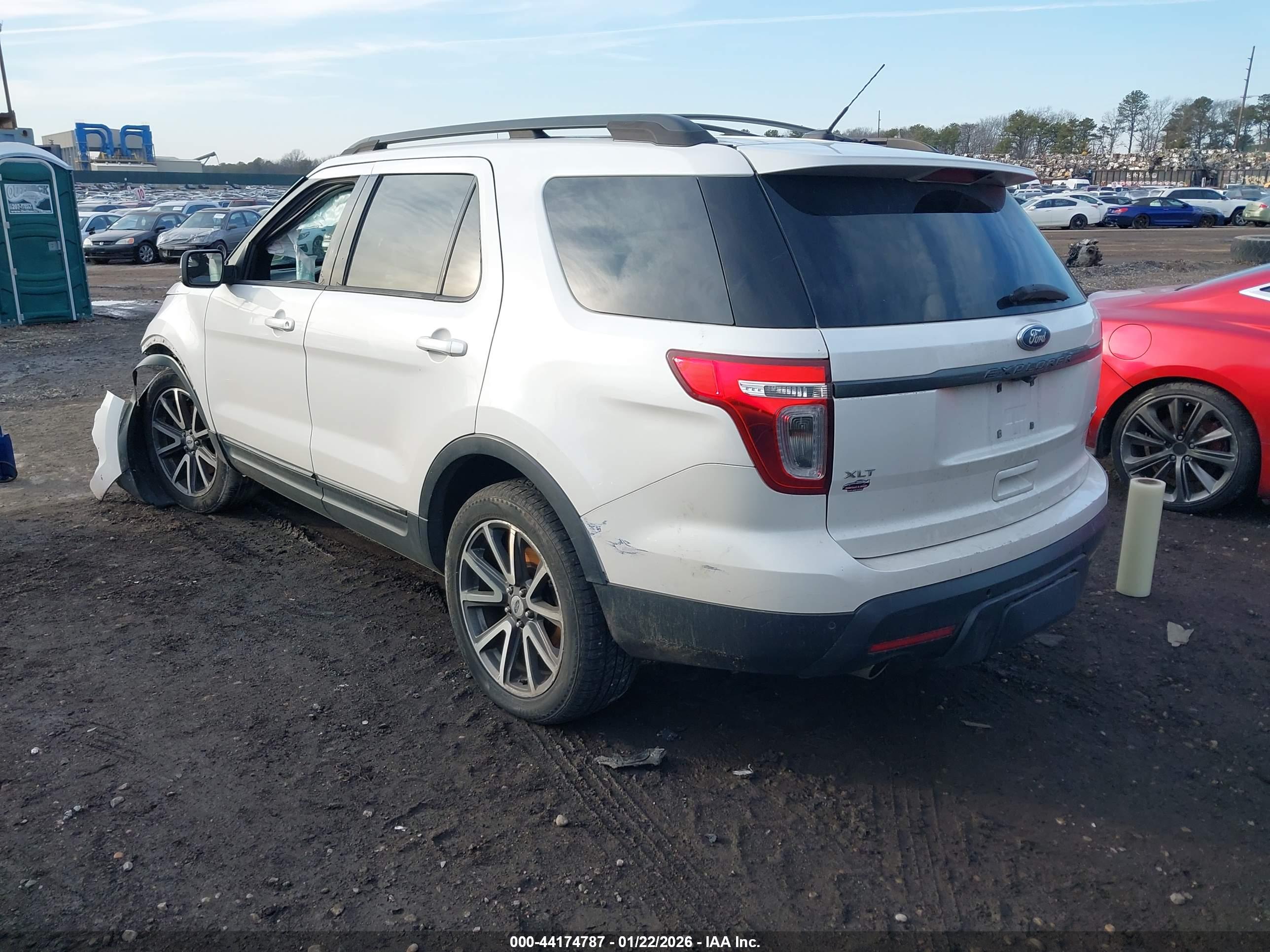 FORD EXPLORER image 3