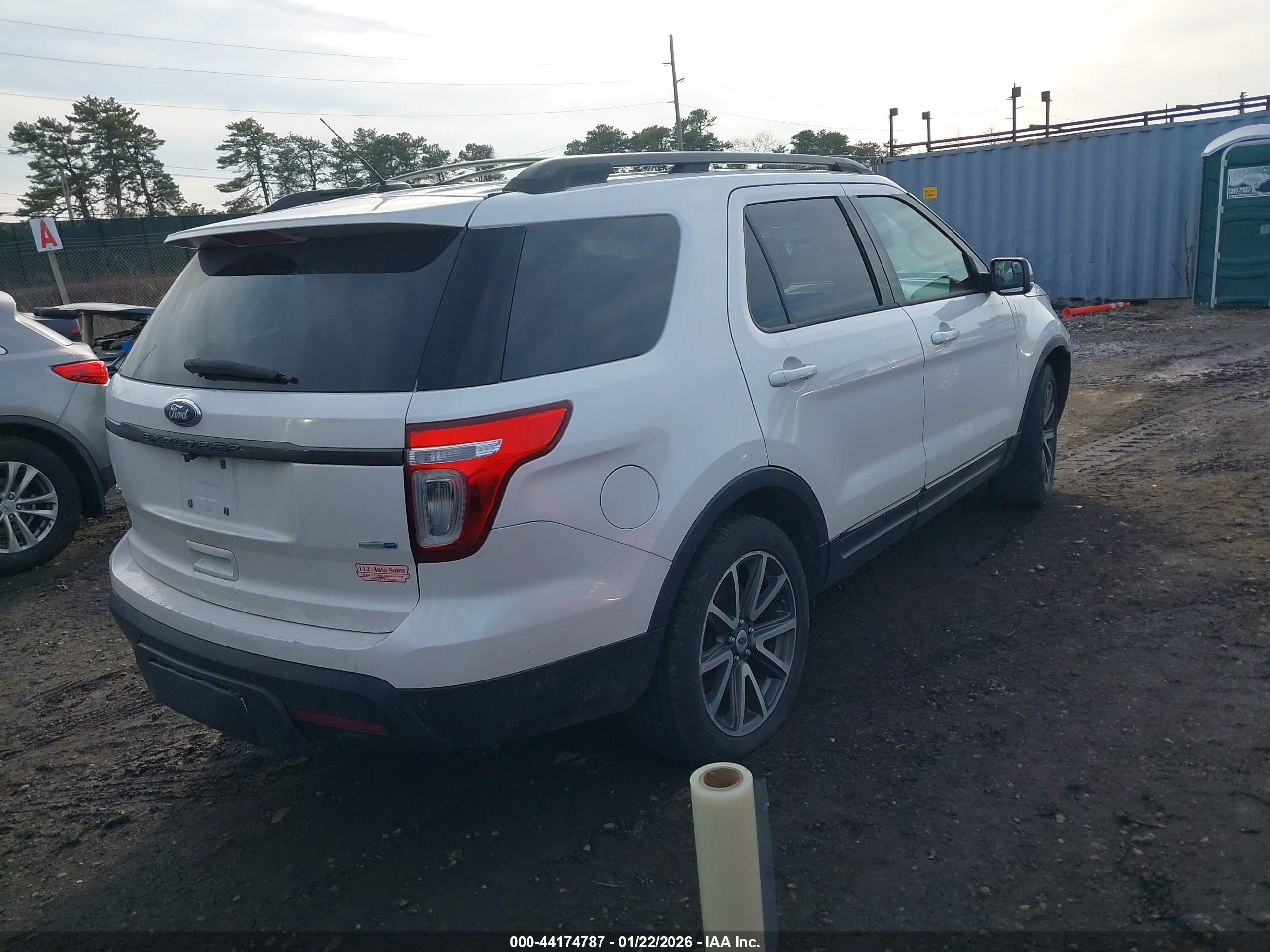 FORD EXPLORER image 4
